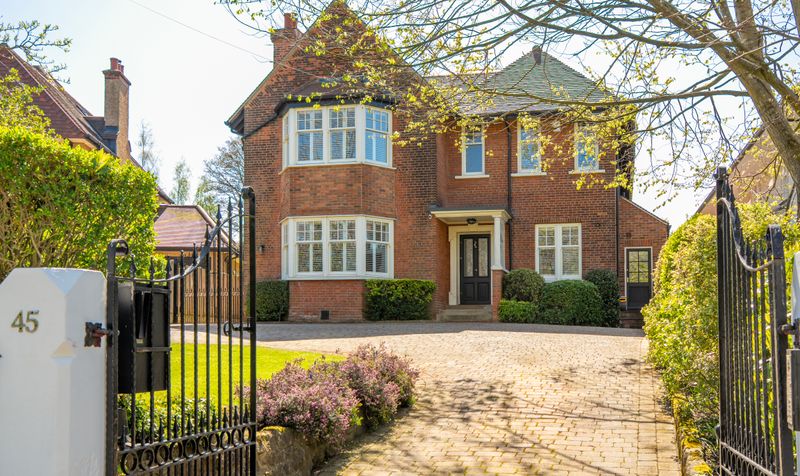 6 bedroom Detached house For Sale