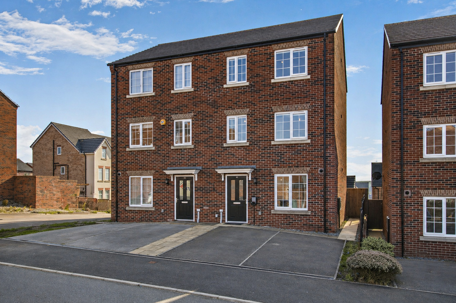 3 bedroom Semi-detached house For Sale
