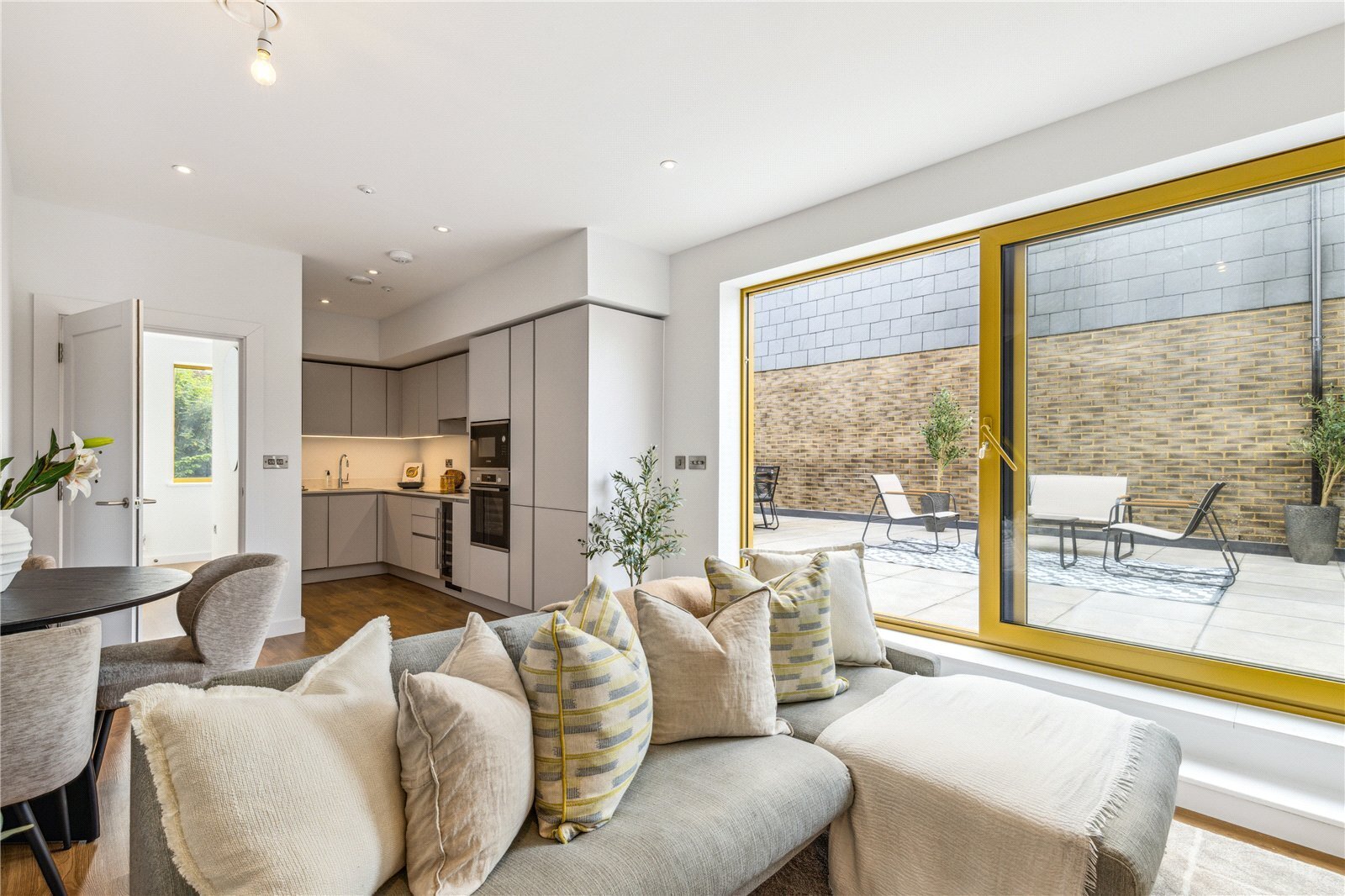 2 bedroom Flat Under Offer