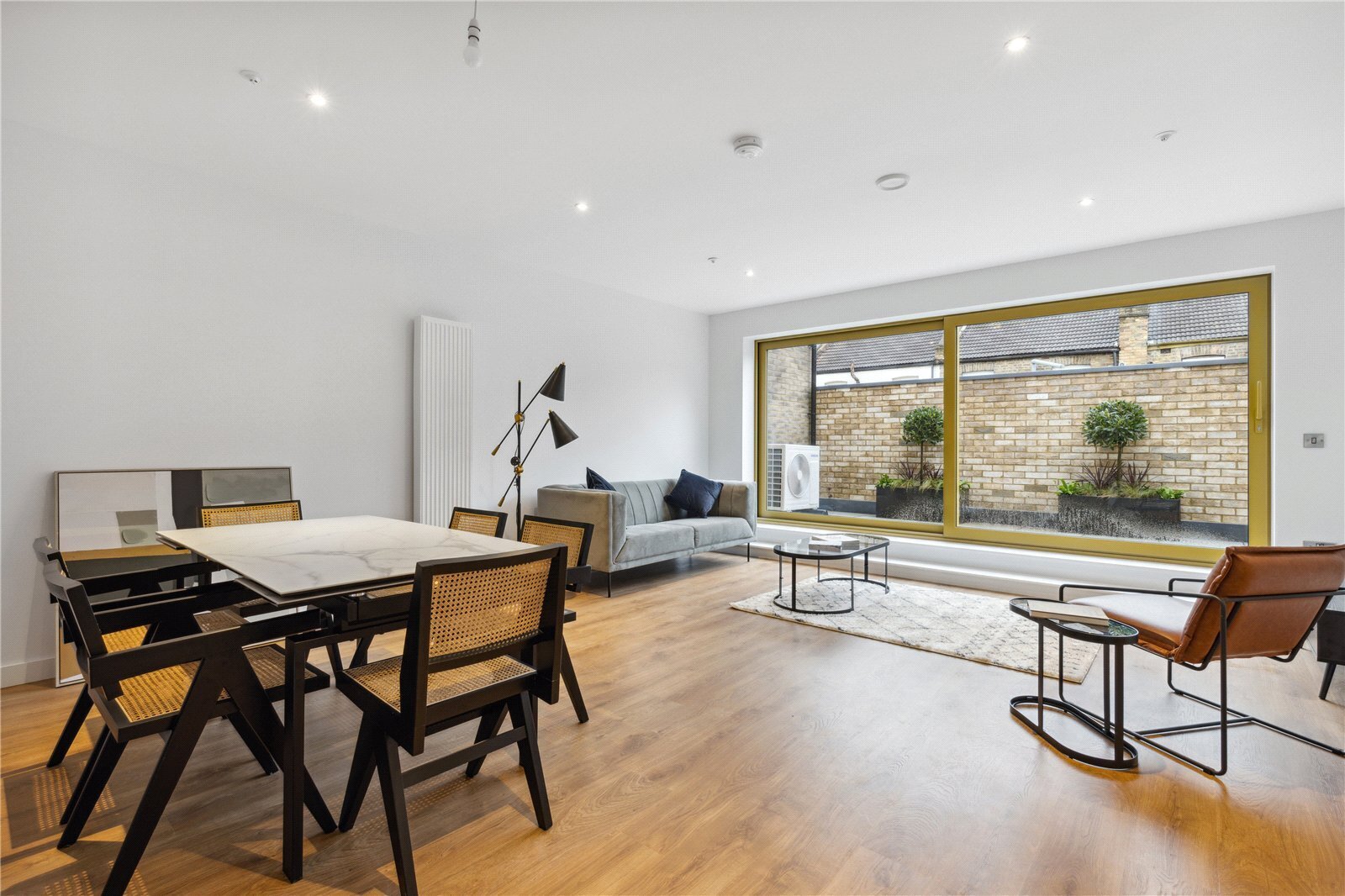  Flat Under Offer