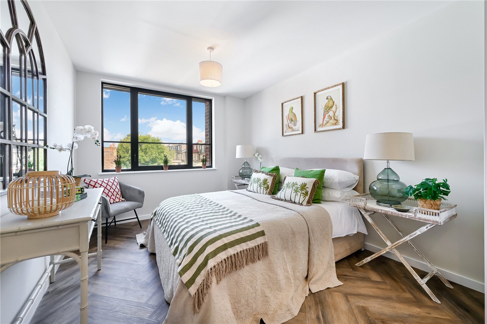 3 bedroom Flat For Sale