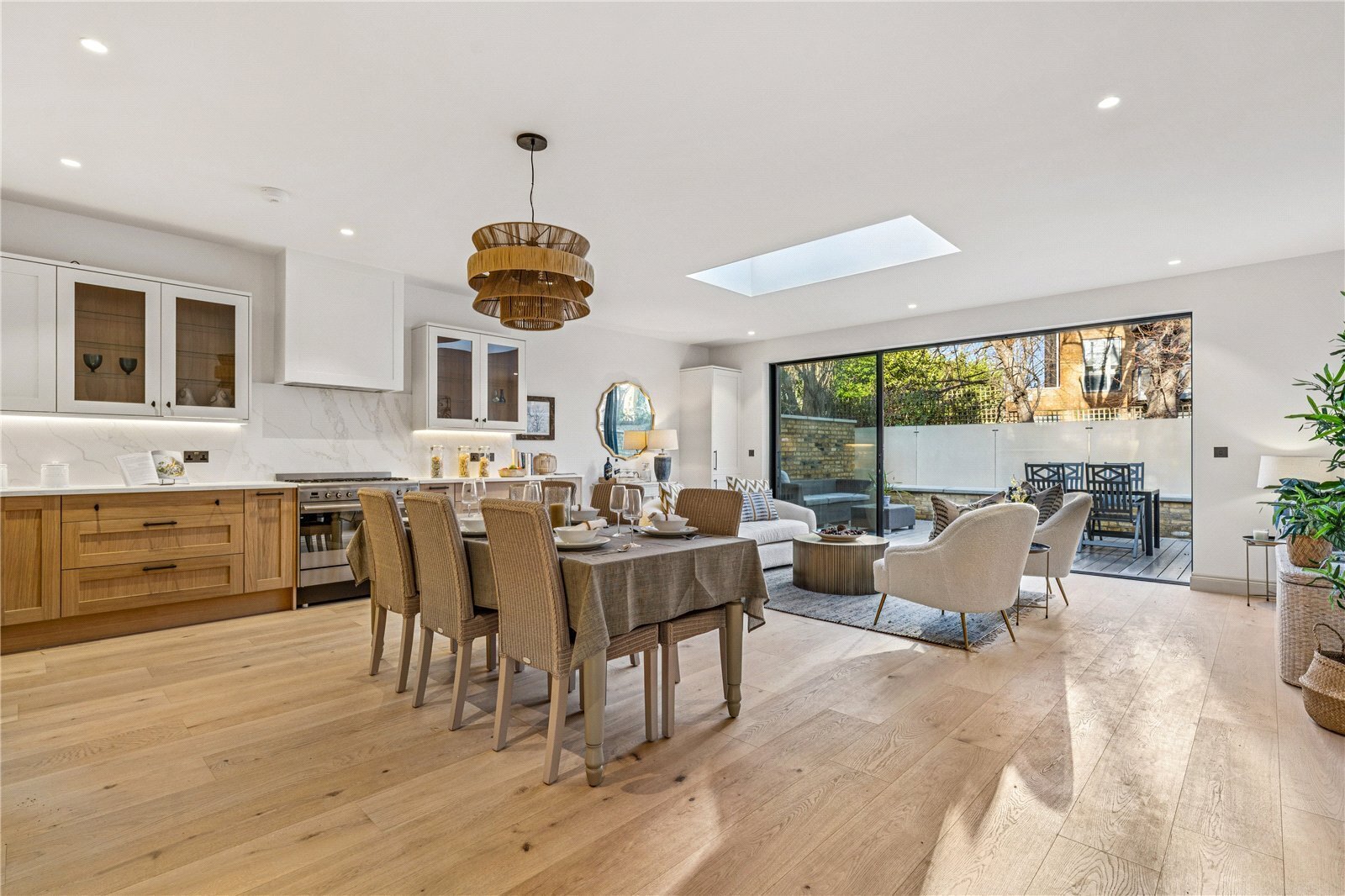 3 bedroom Flat For Sale