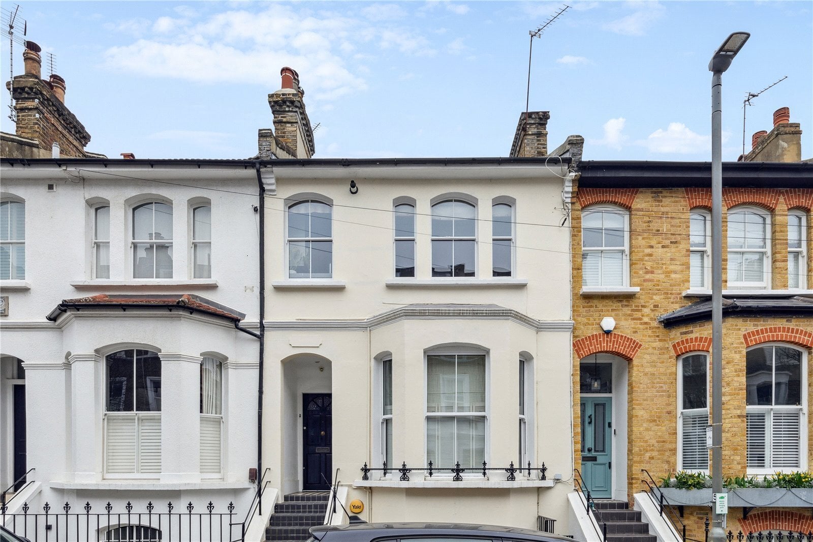 2 bedroom Flat For Sale