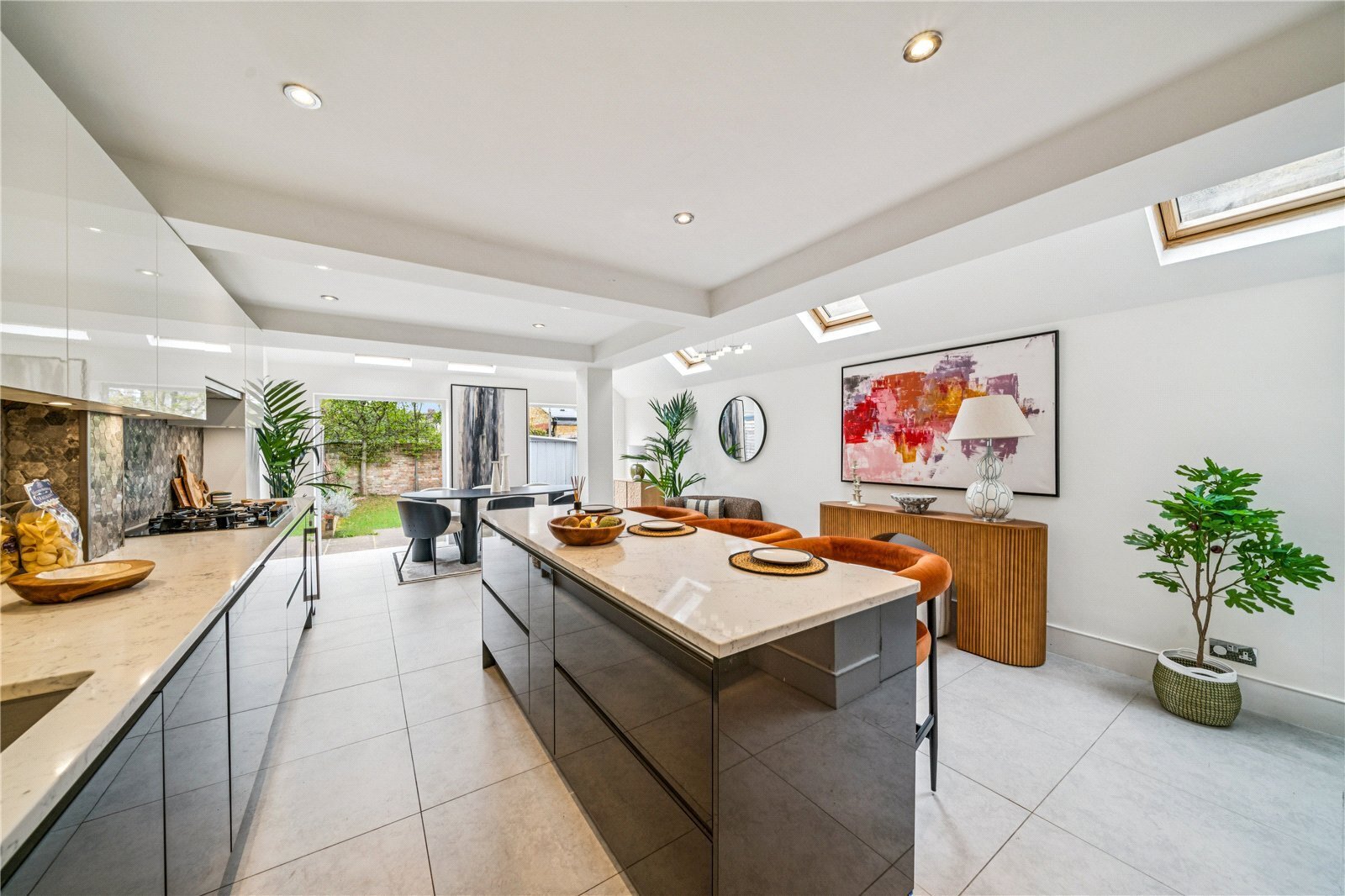 4 bedroom Flat For Sale
