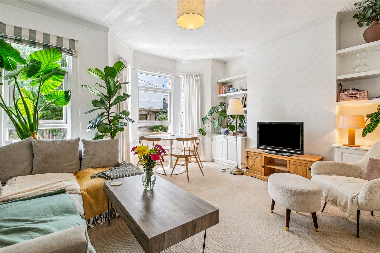 2 bedroom Maisonette For Sale