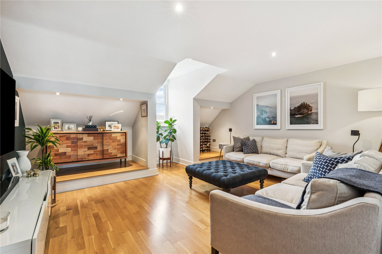 2 bedroom Flat For Sale