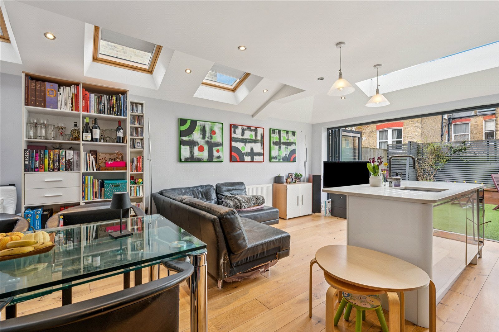 3 bedroom Flat Under Offer