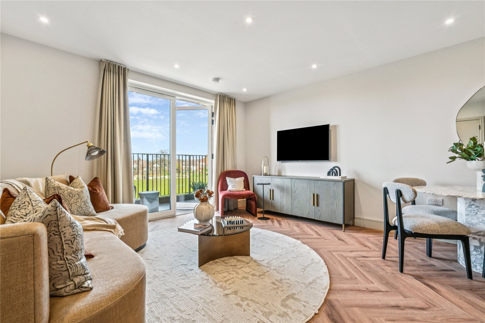 2 bedroom Flat For Sale