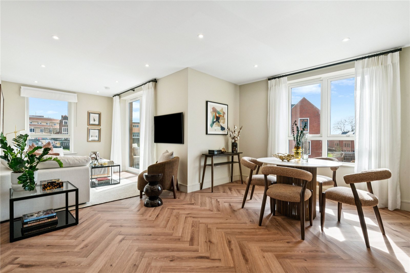 3 bedroom Flat For Sale