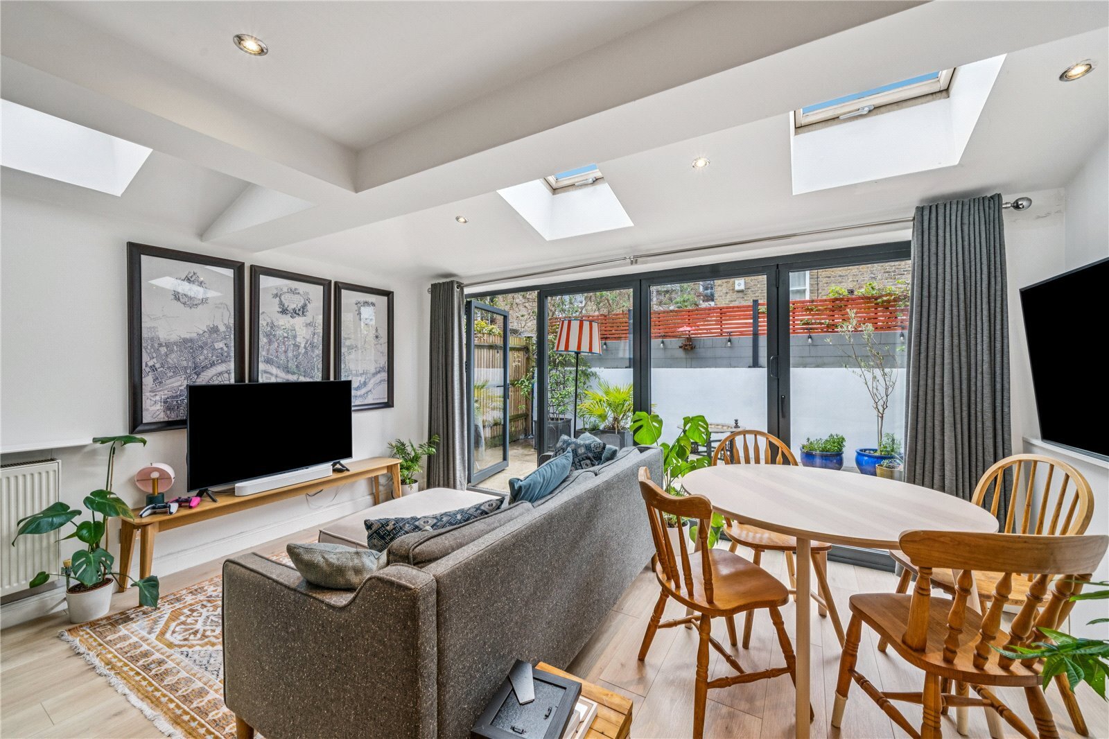 2 bedroom Flat Under Offer