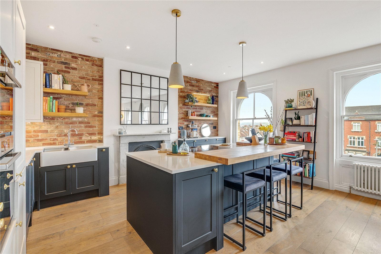 3 bedroom Flat For Sale