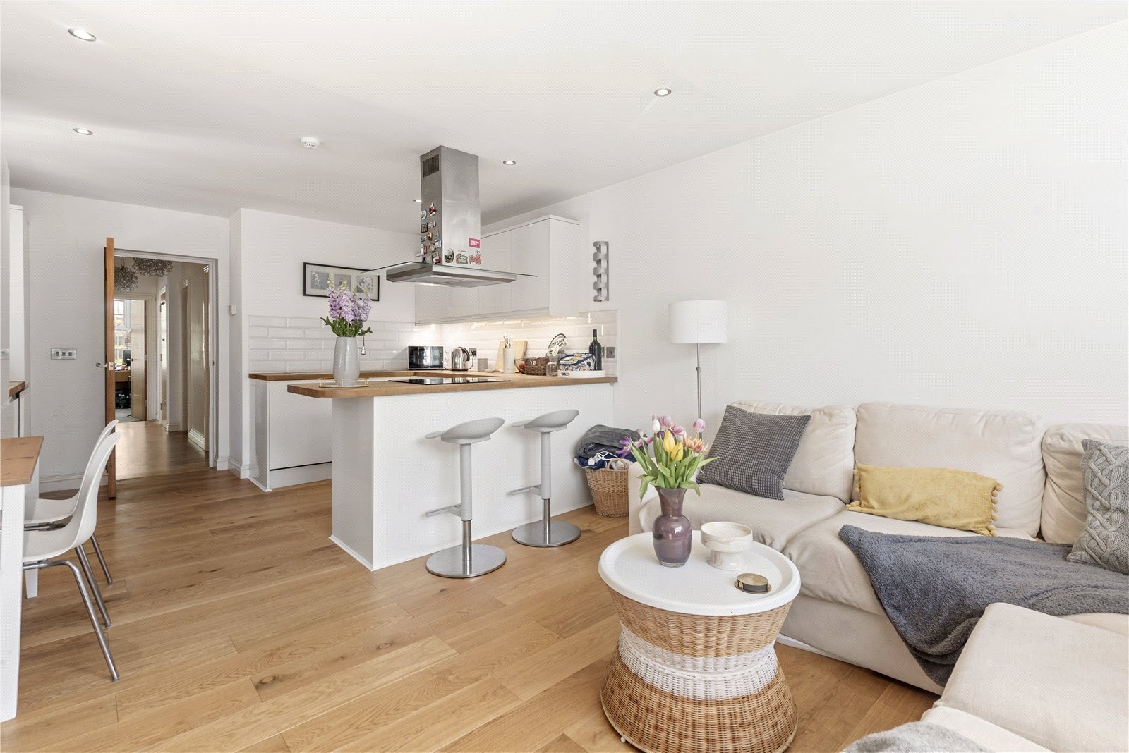 2 bedroom Flat For Sale