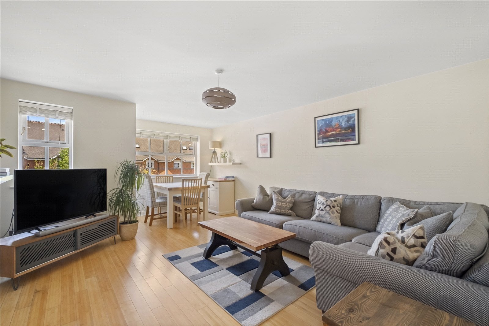 2 bedroom Flat For Sale