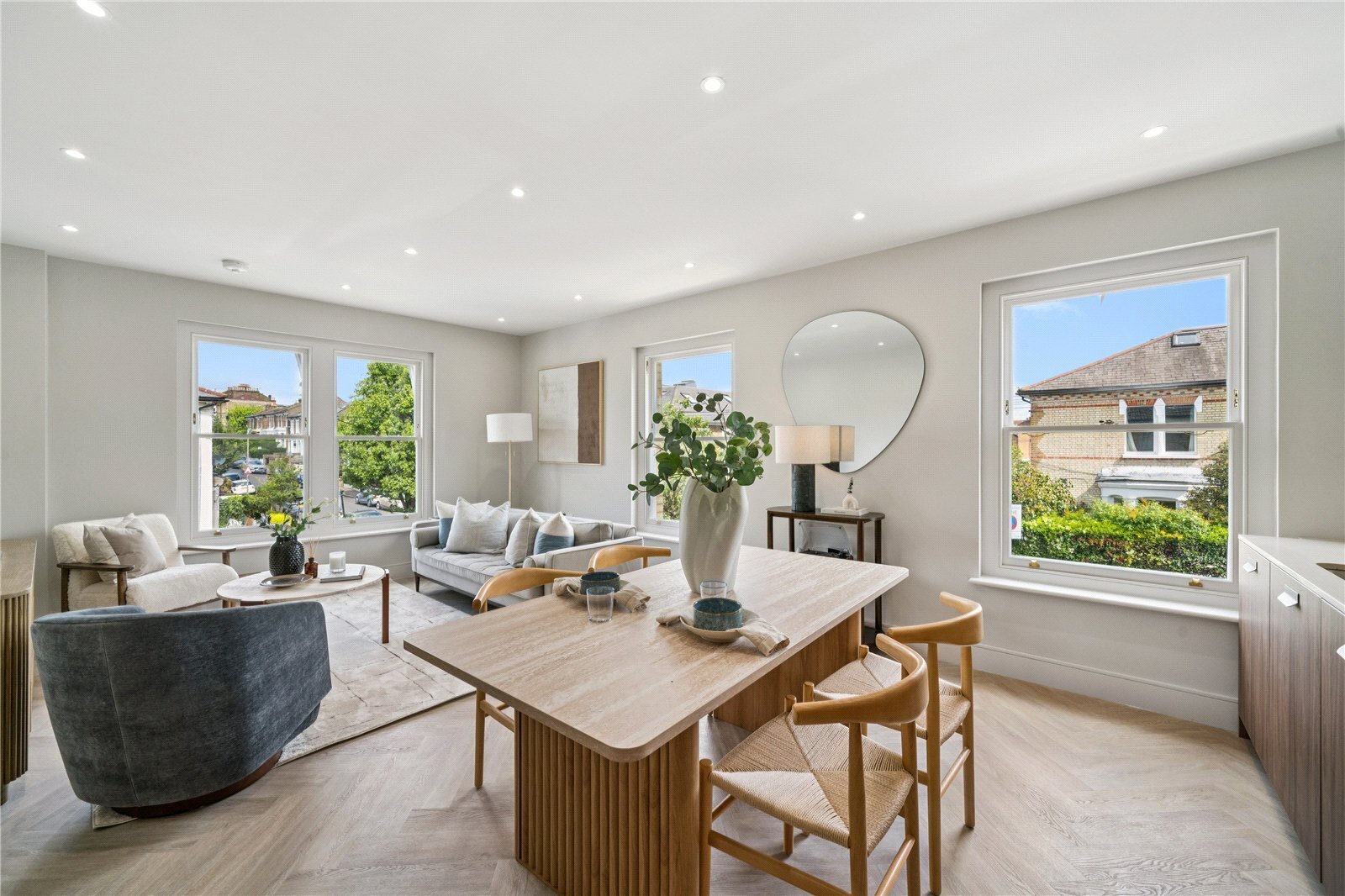 2 bedroom Flat For Sale