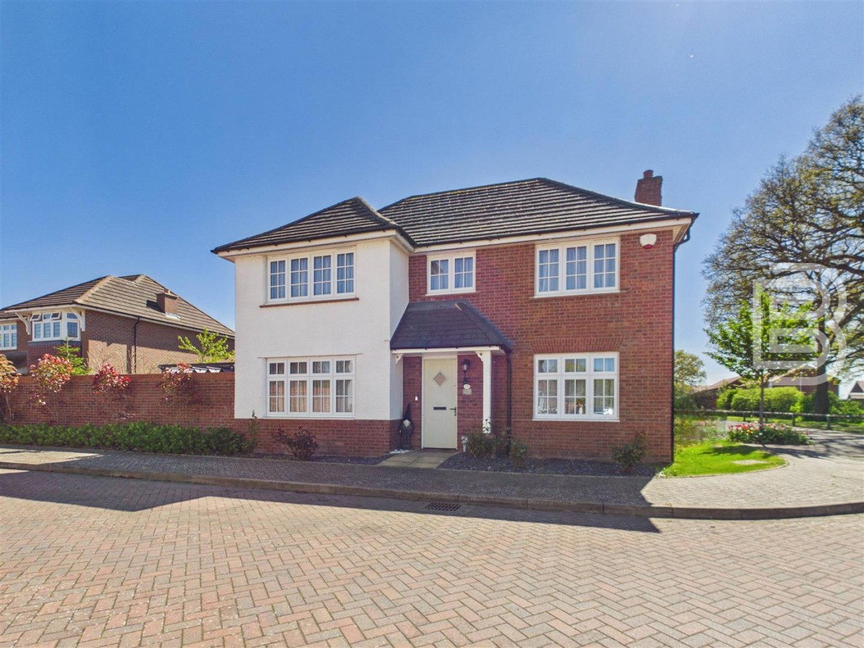4 bedroom Detached house Under Offer
