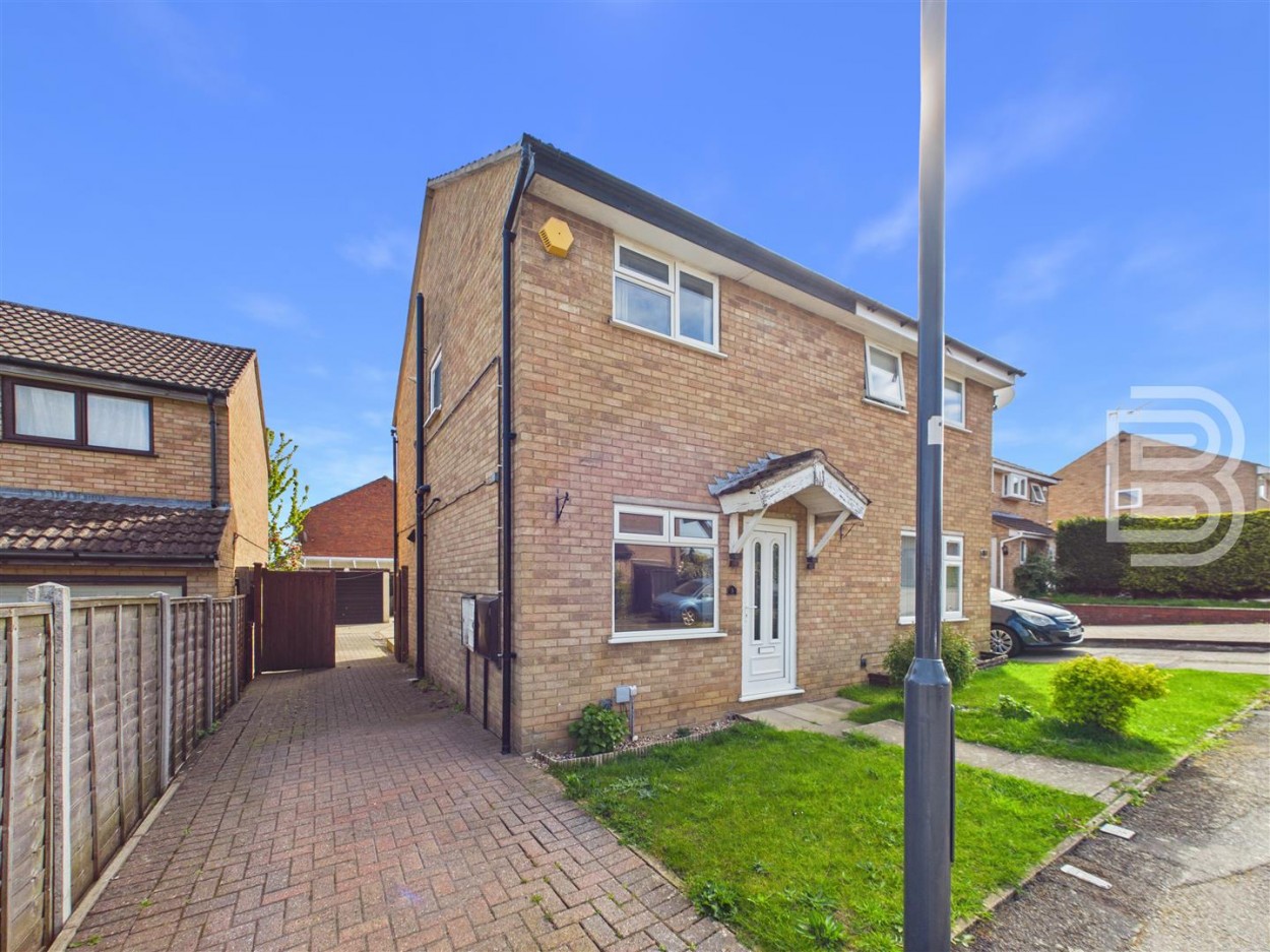 2 bedroom Detached house Under Offer