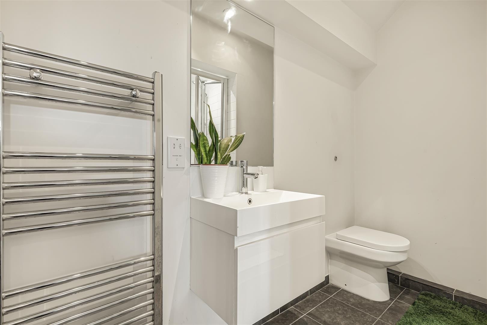 3 bedroom Flat For Sale