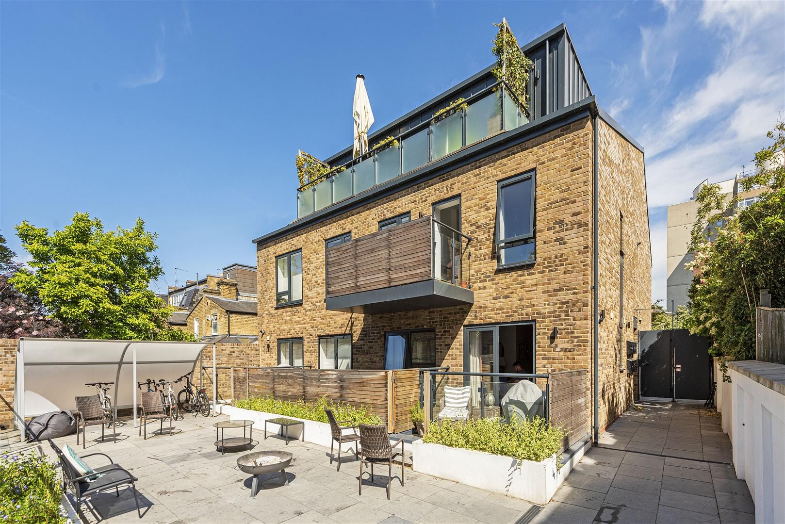 2 bedroom Flat For Sale