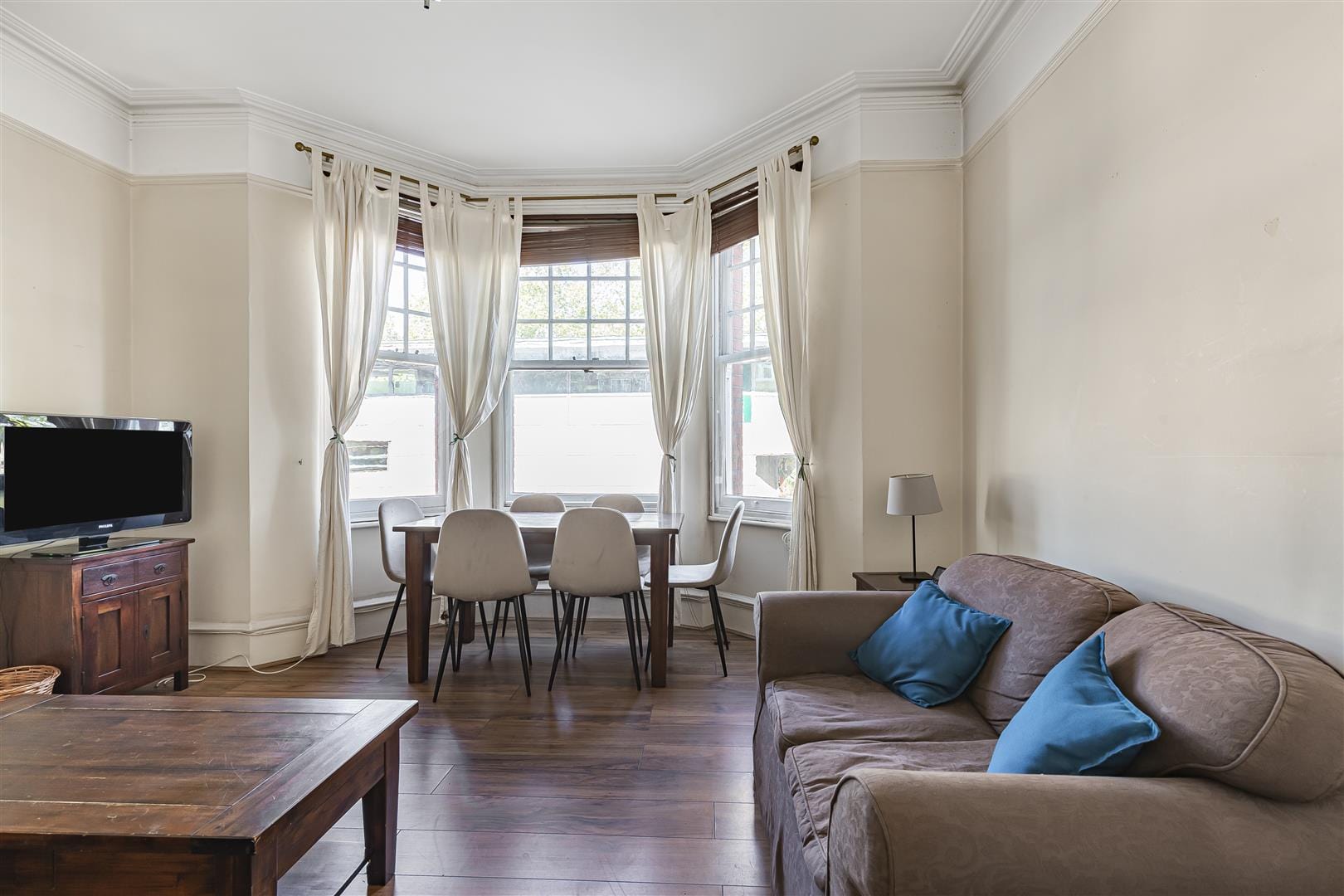 2 bedroom Flat For Sale