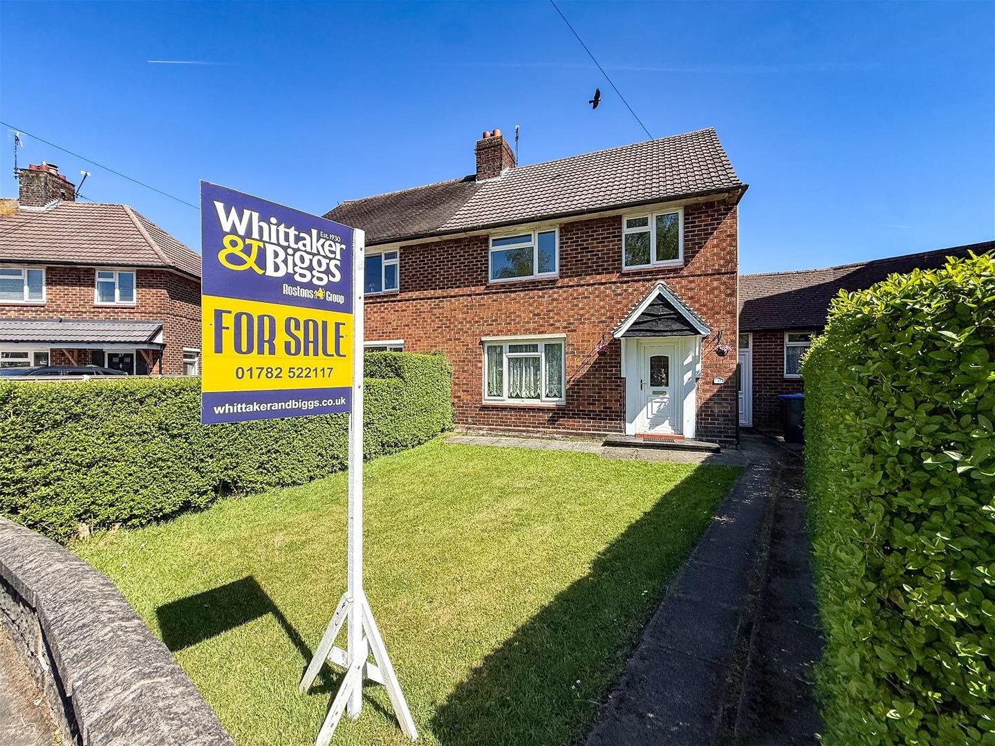 3 bedroom Semi-detached house Under Offer