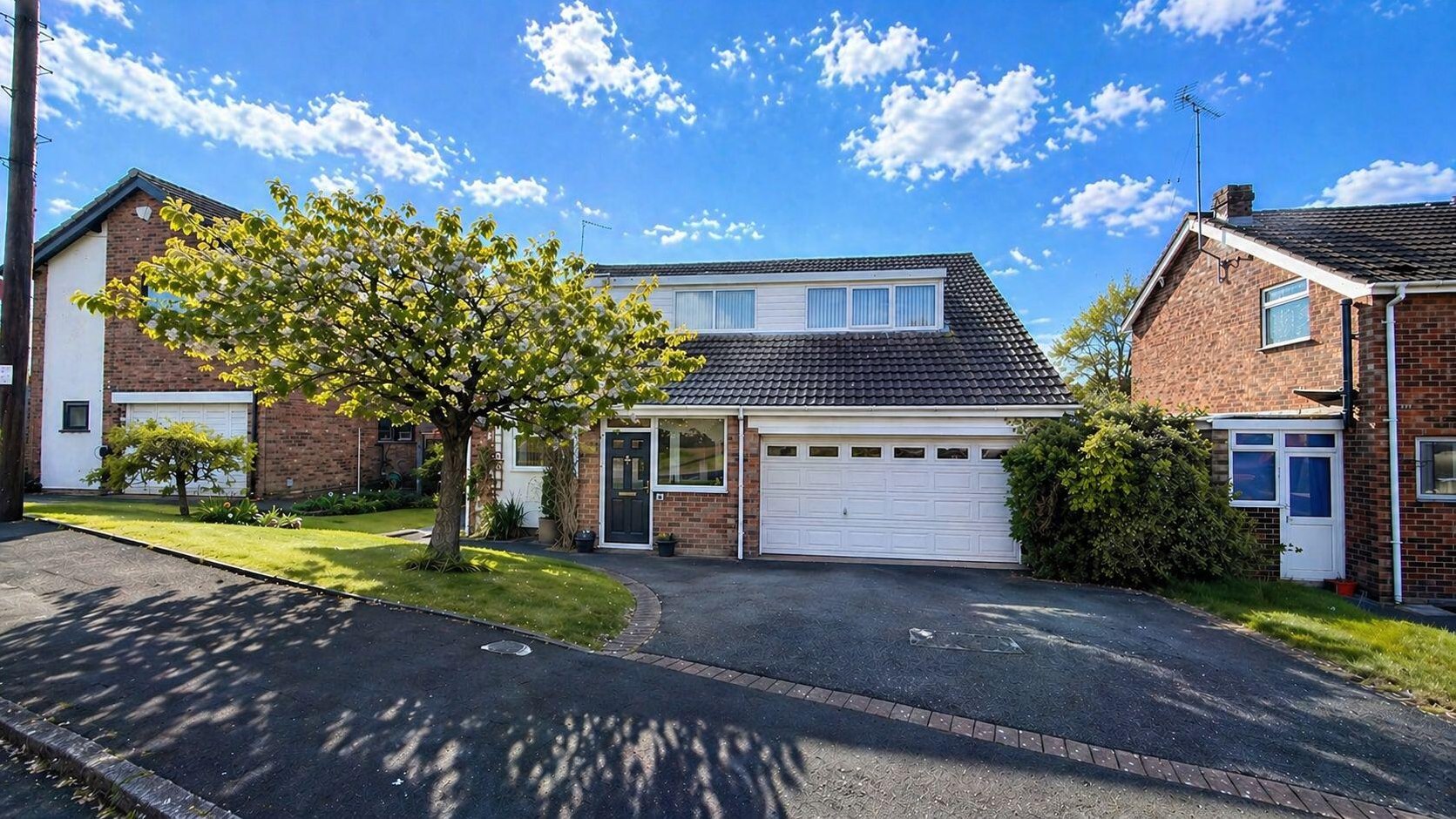 4 bedroom Link detached house Under Offer