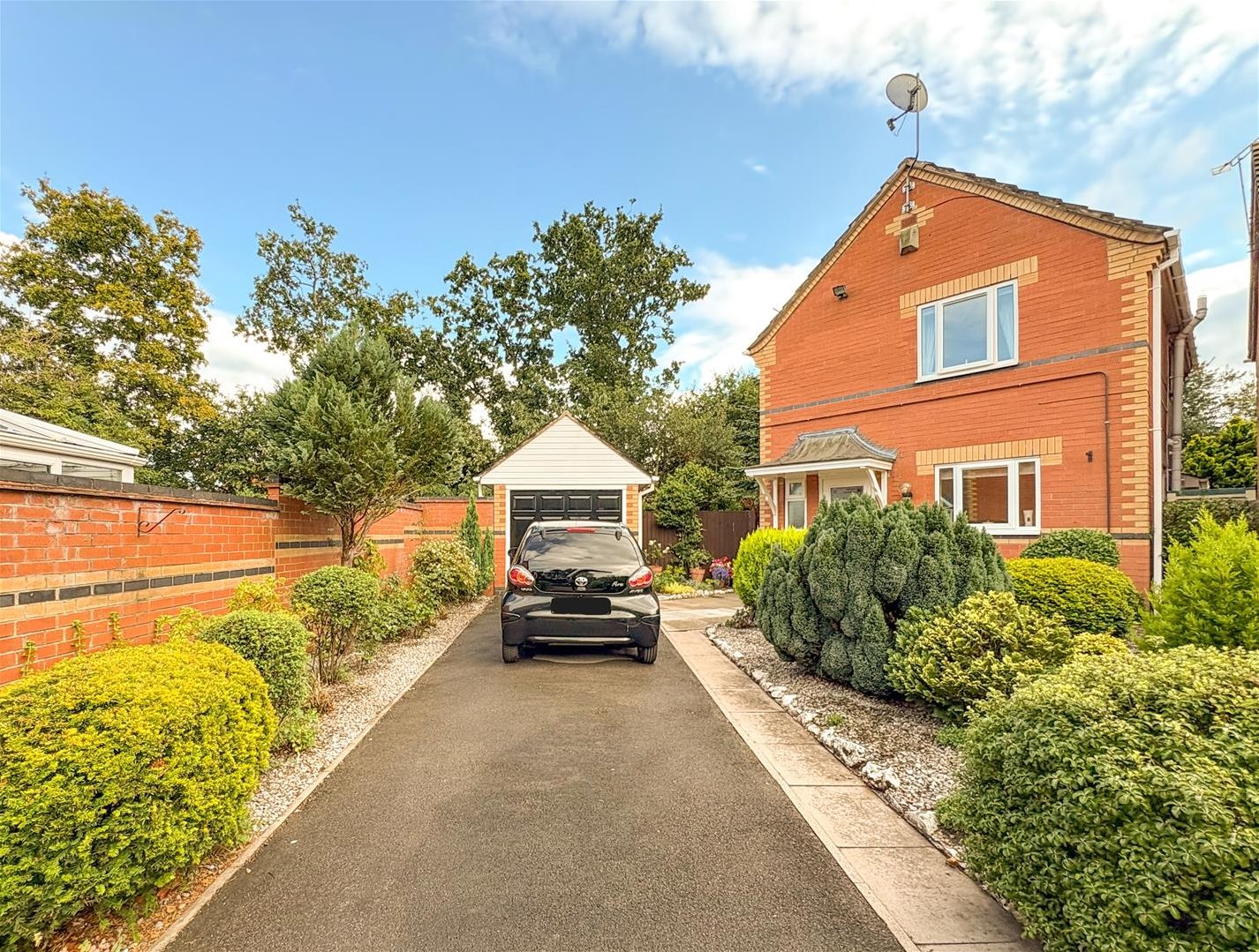3 bedroom Link detached house For Sale