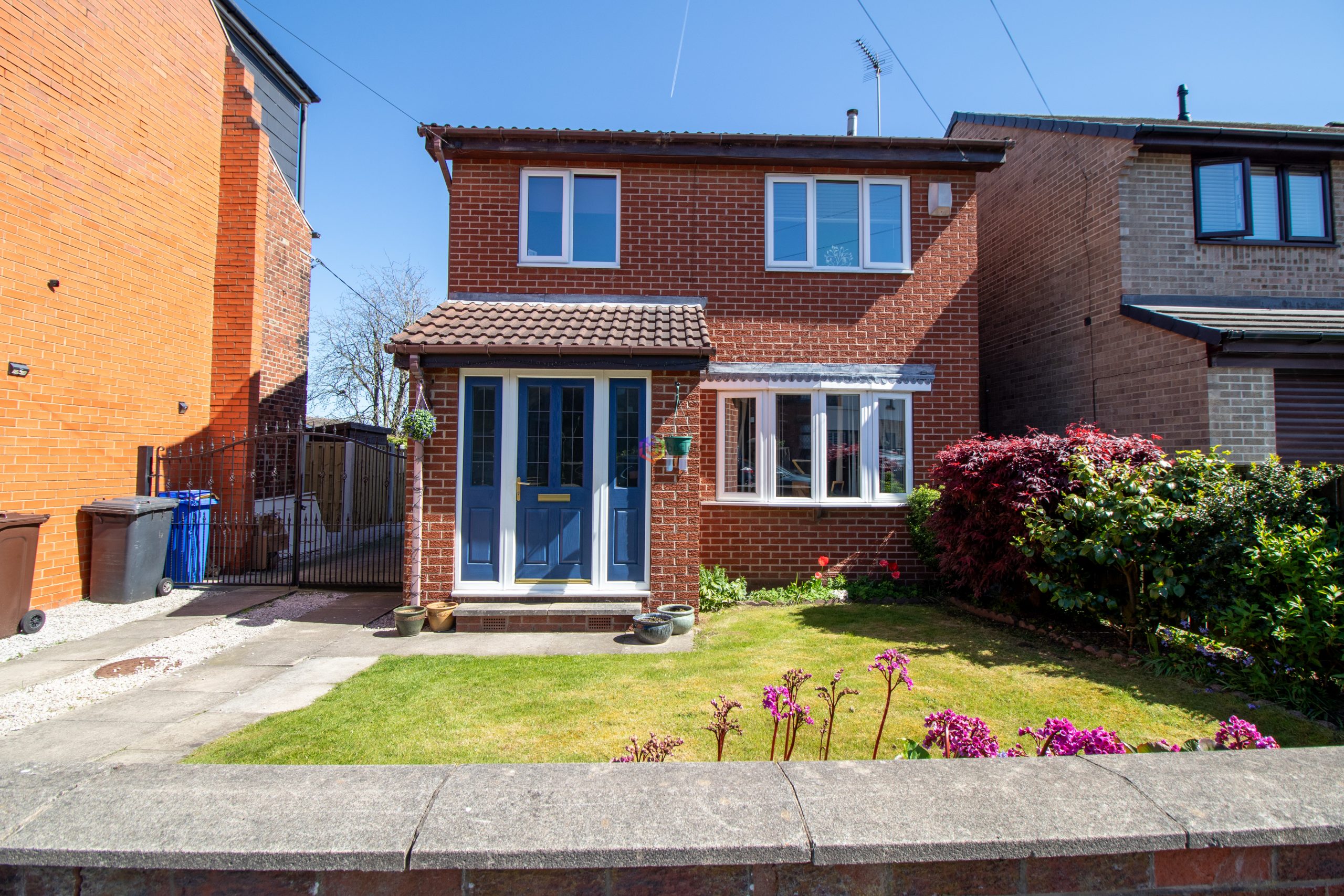 3 bedroom Detached house For Sale