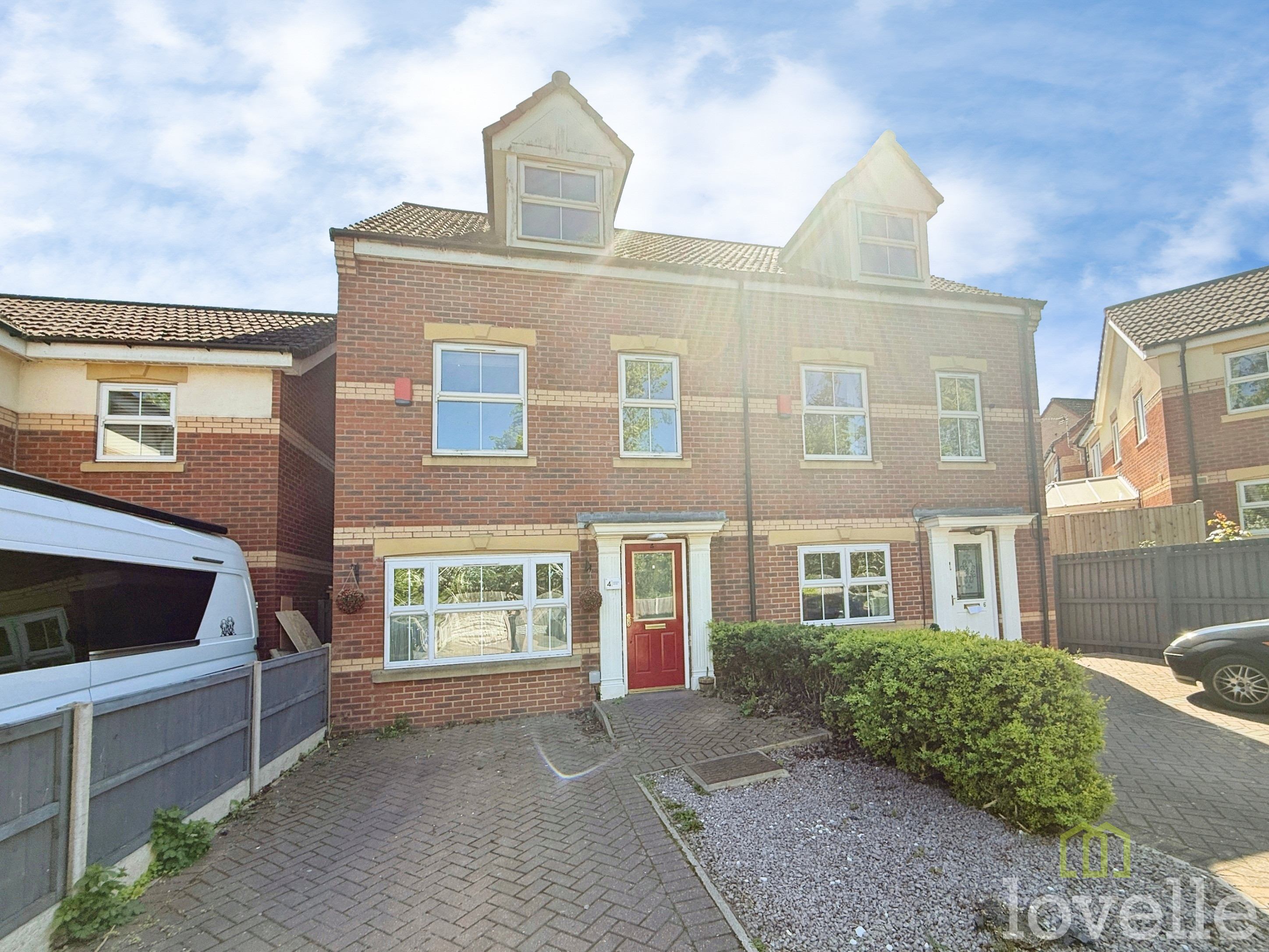 4 bedroom Semi-detached house For Sale