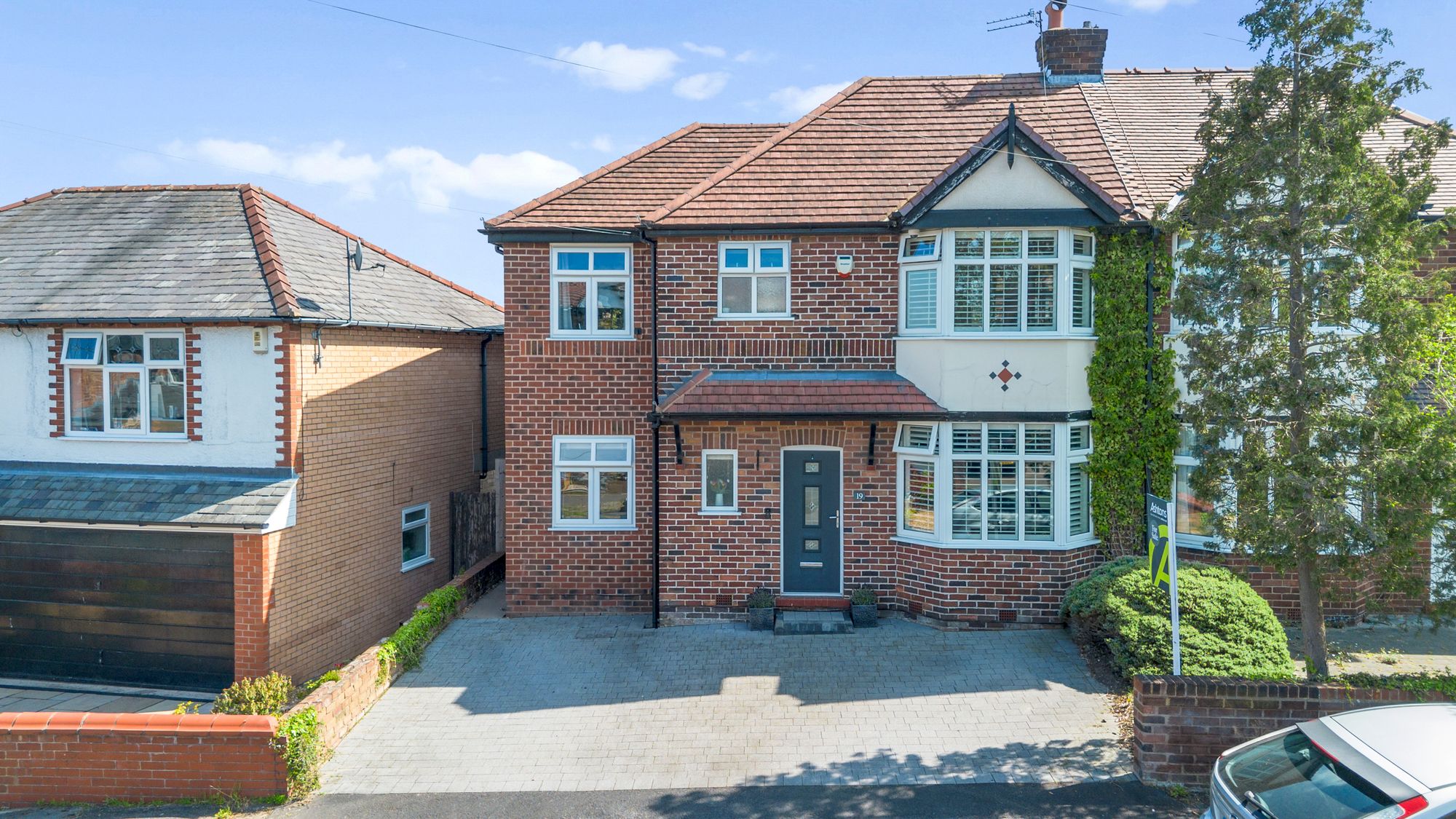4 bedroom Semi-detached house Under Offer