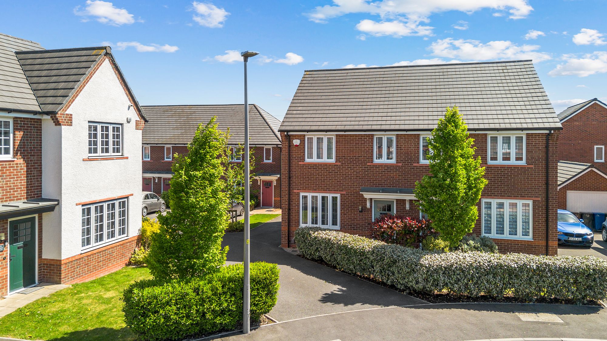 3 bedroom Semi-detached house Under Offer