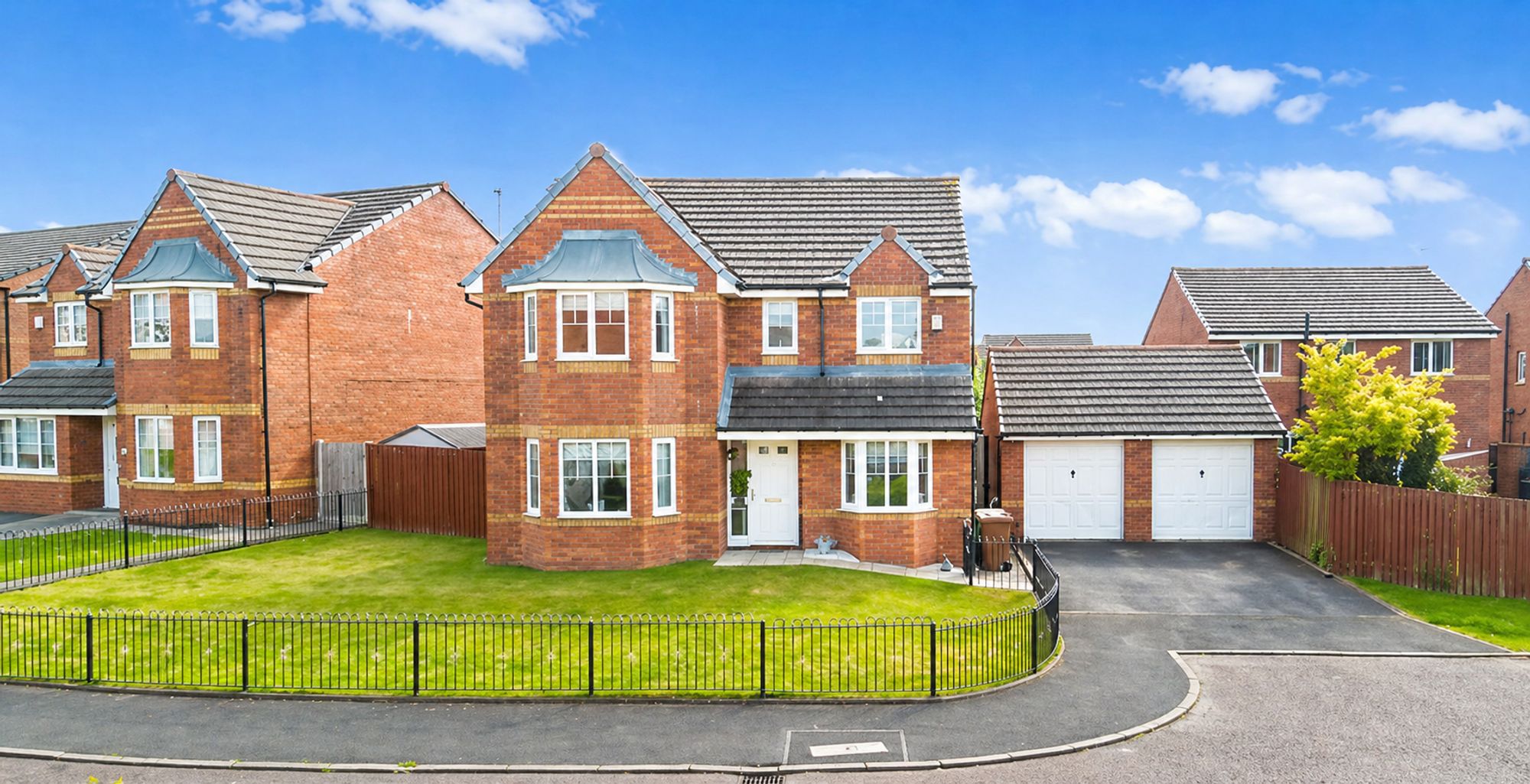4 bedroom Detached house Under Offer