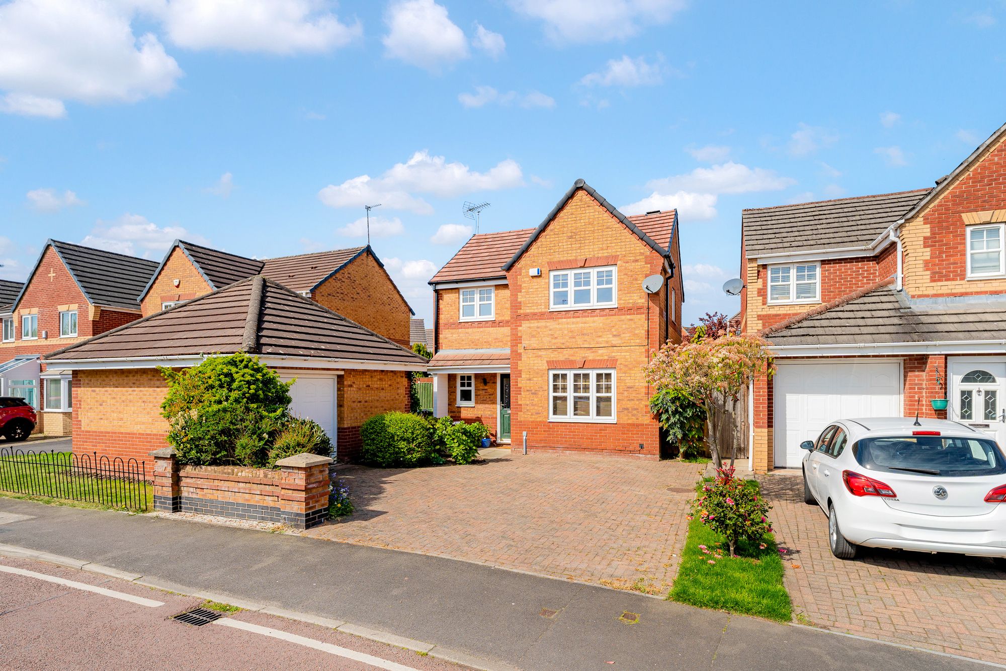 3 bedroom Detached house Under Offer