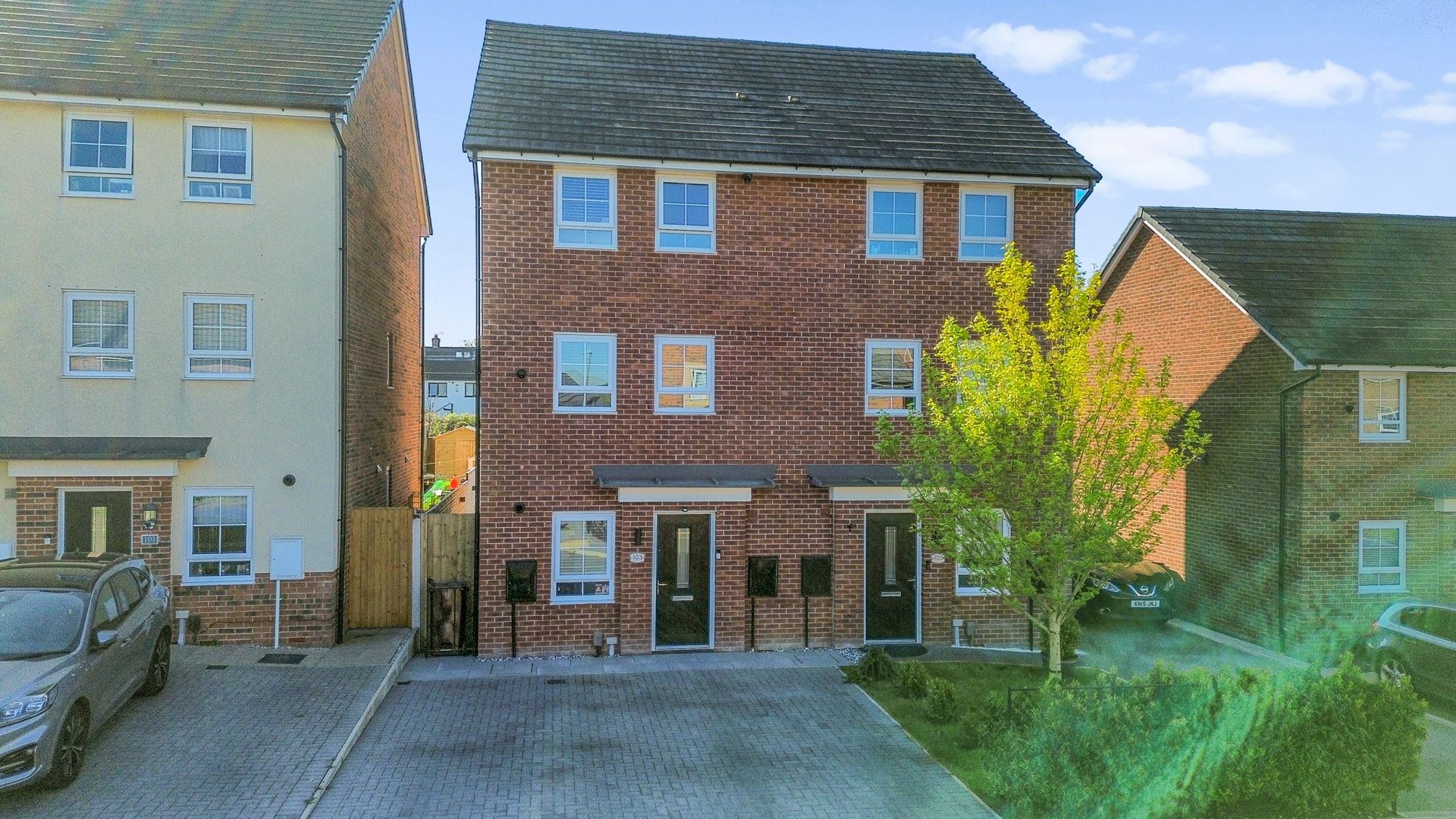 3 bedroom Link detached house Under Offer