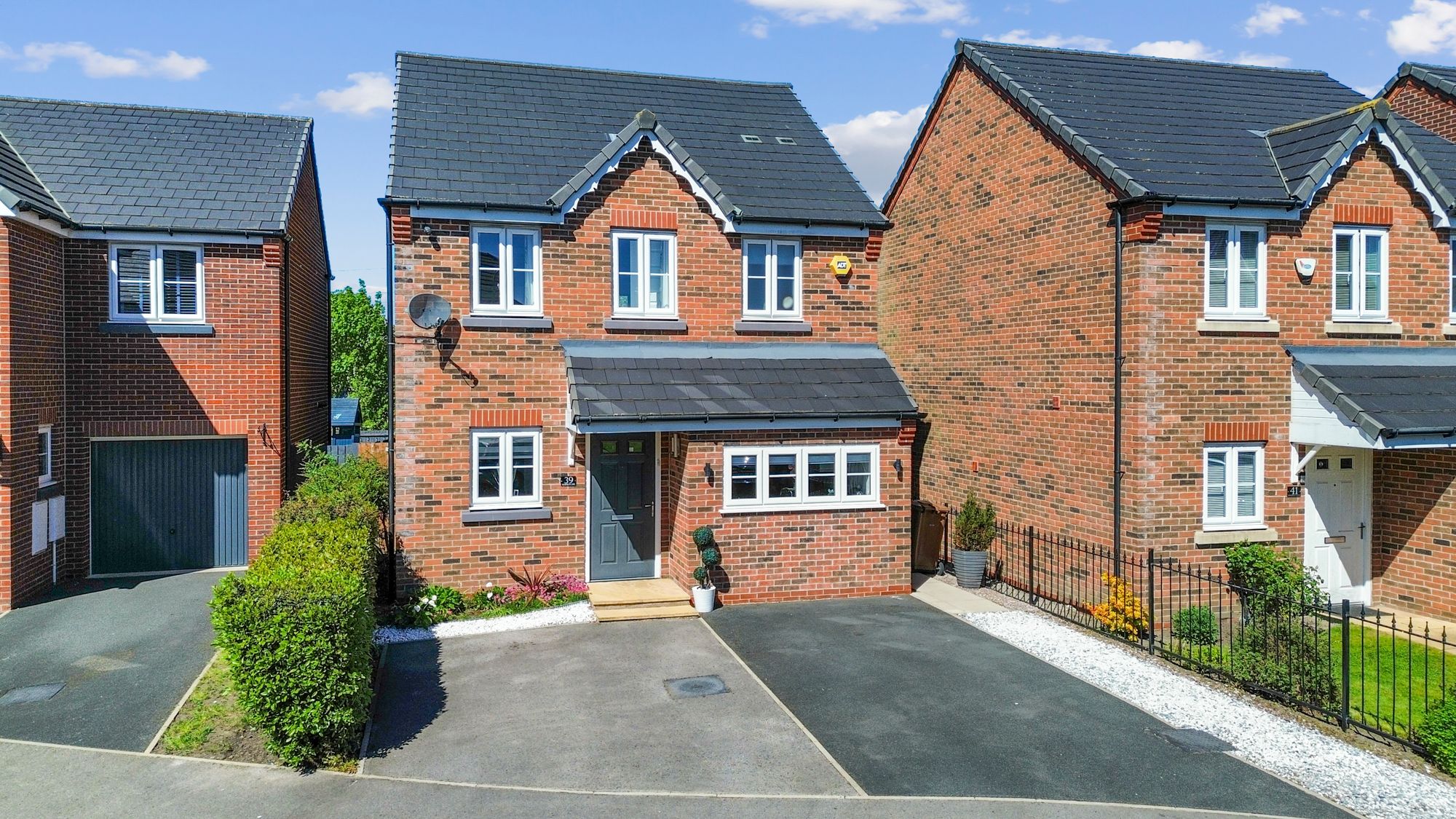 3 bedroom Detached house For Sale