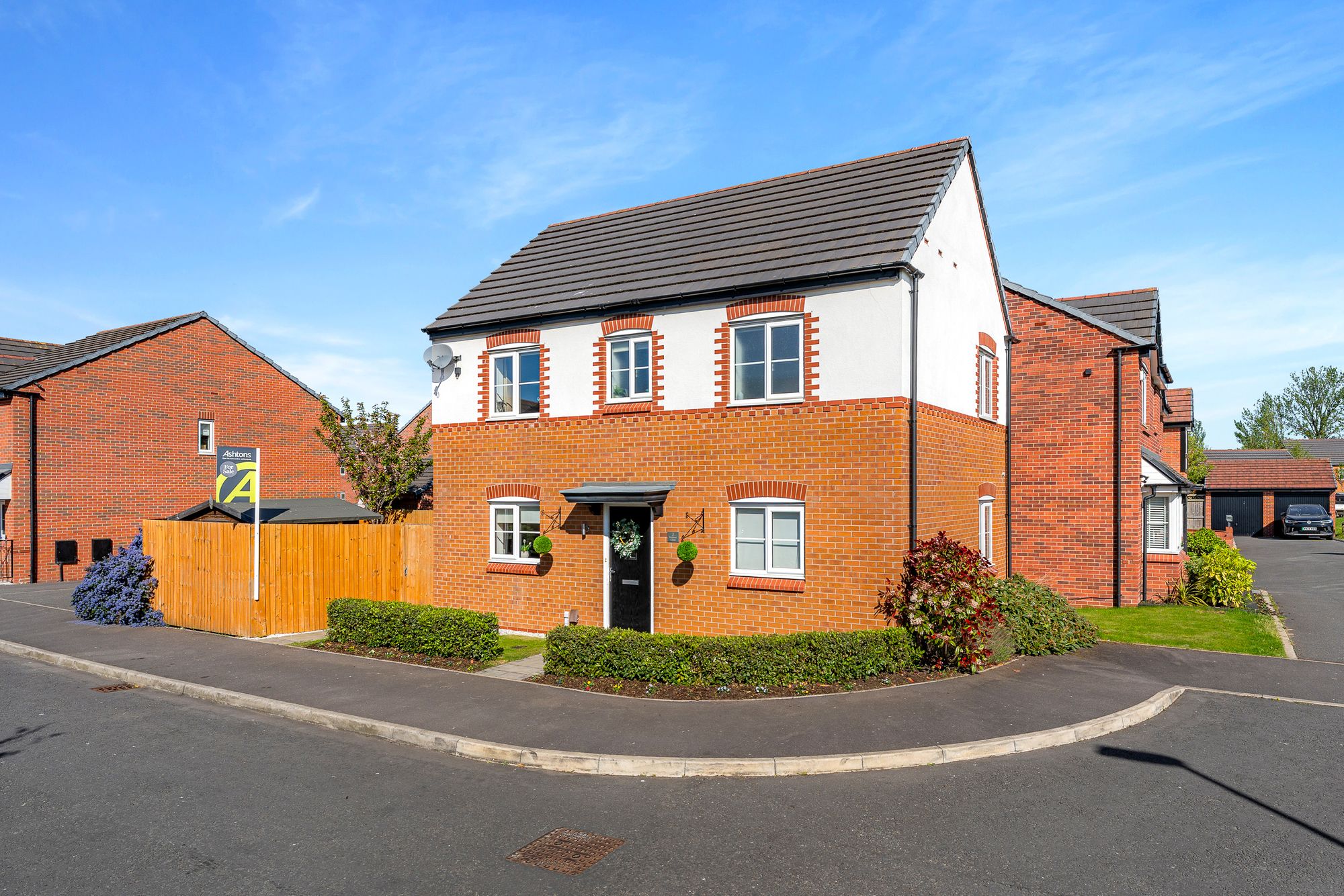 3 bedroom Detached house Under Offer