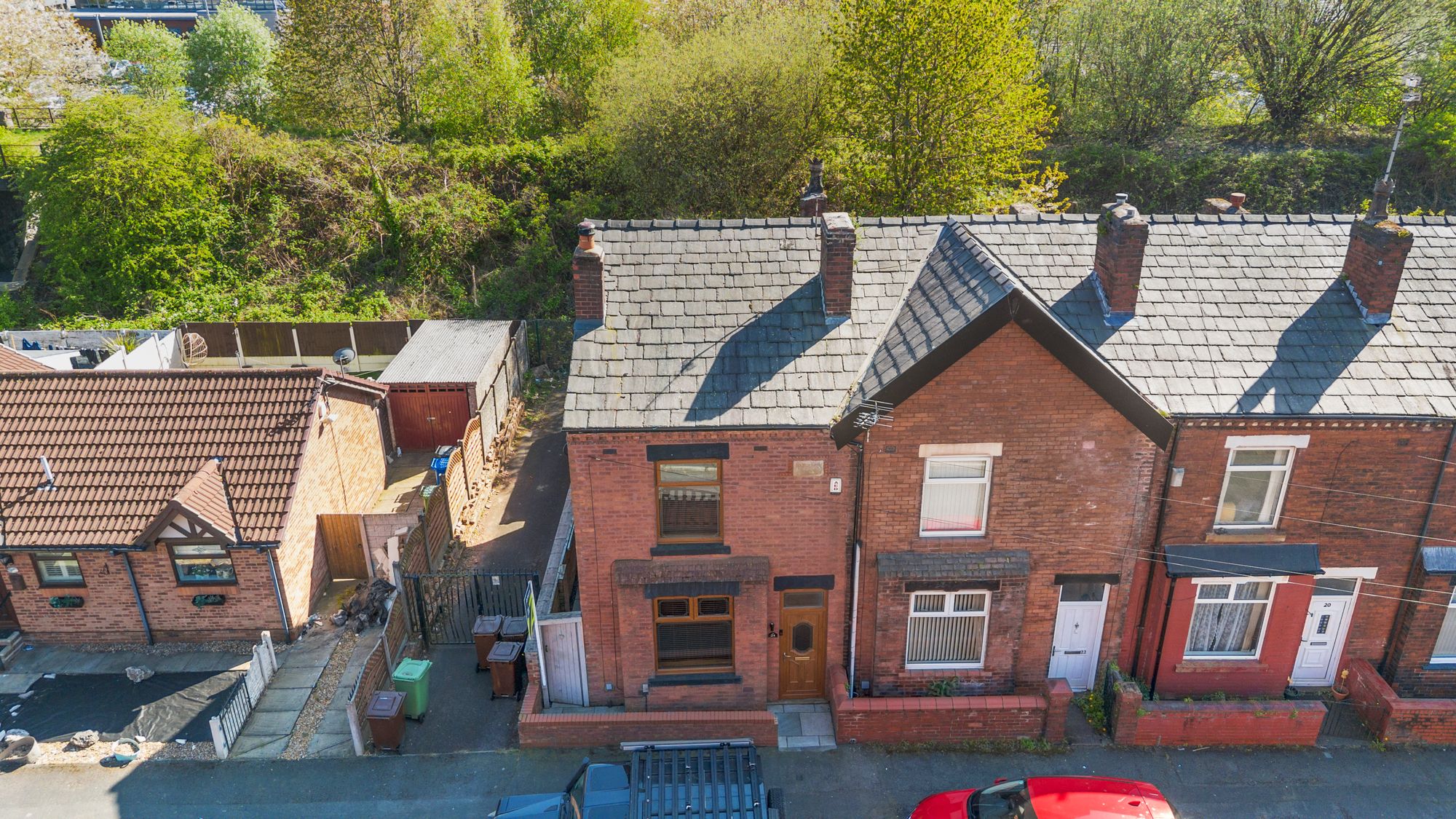 2 bedroom End of terrace house Under Offer