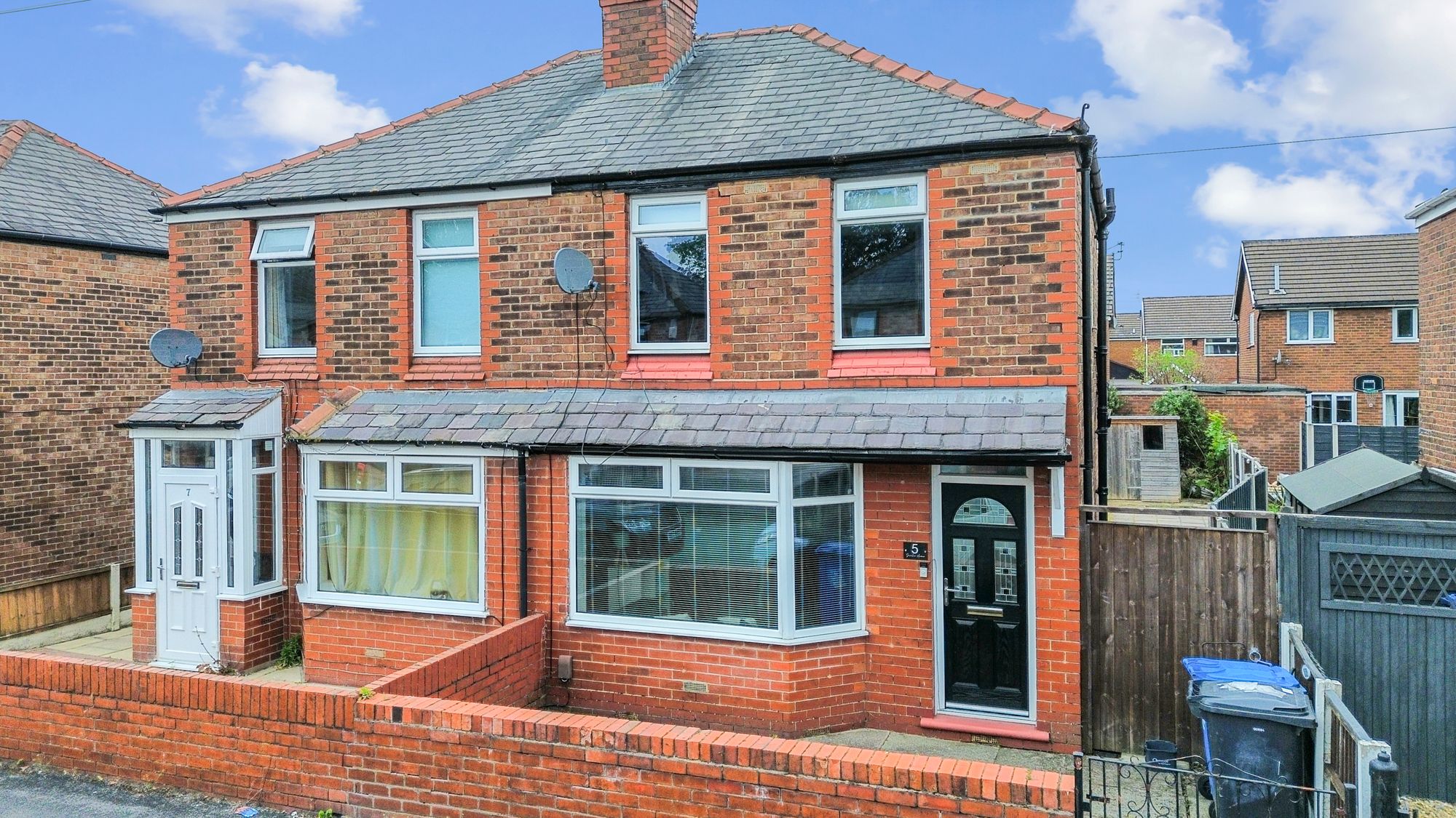 2 bedroom Semi-detached house For Sale