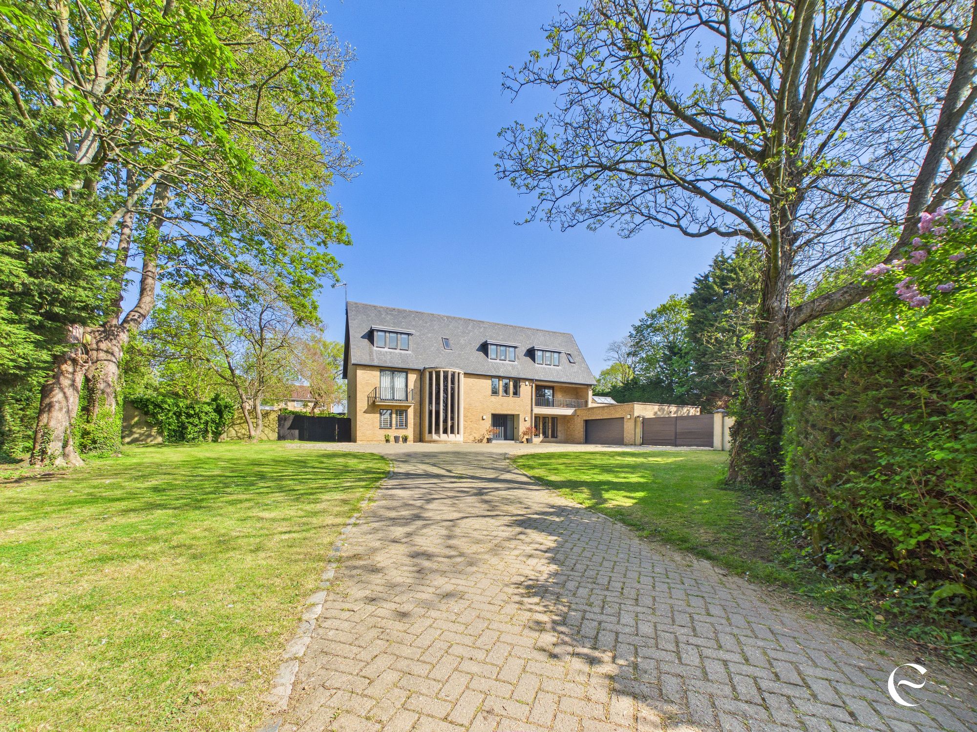 6 bedroom Detached house For Sale