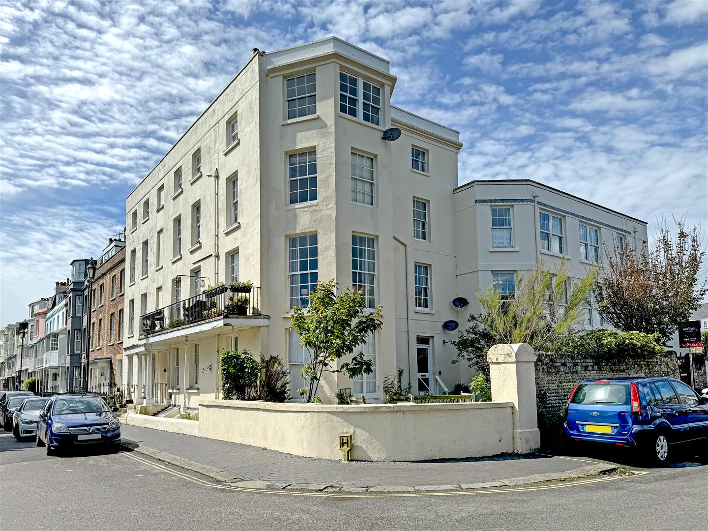 2 bedroom Maisonette For Sale