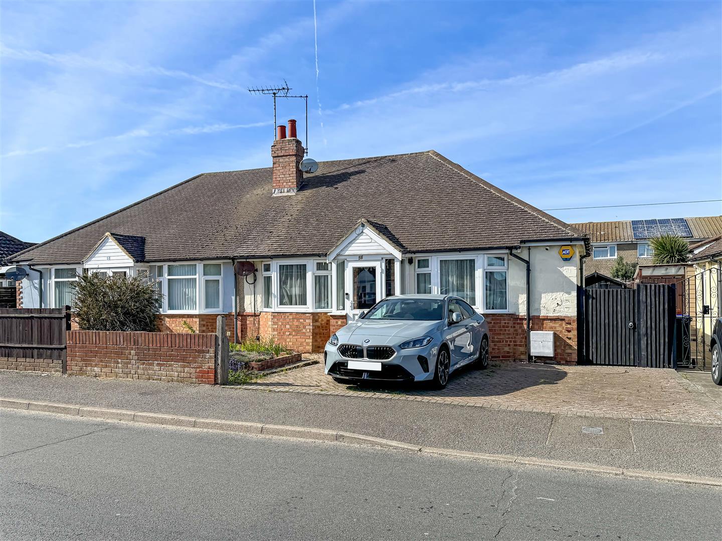 3 bedroom Bungalow For Sale