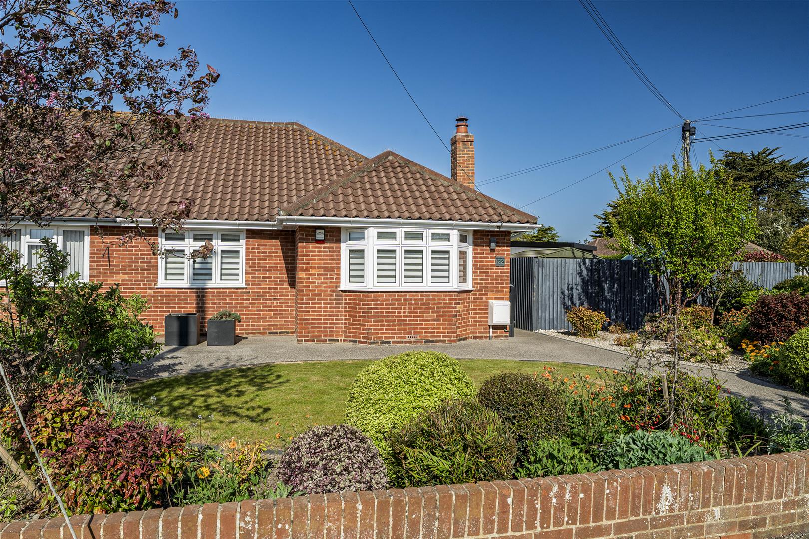 2 bedroom Detached bungalow For Sale