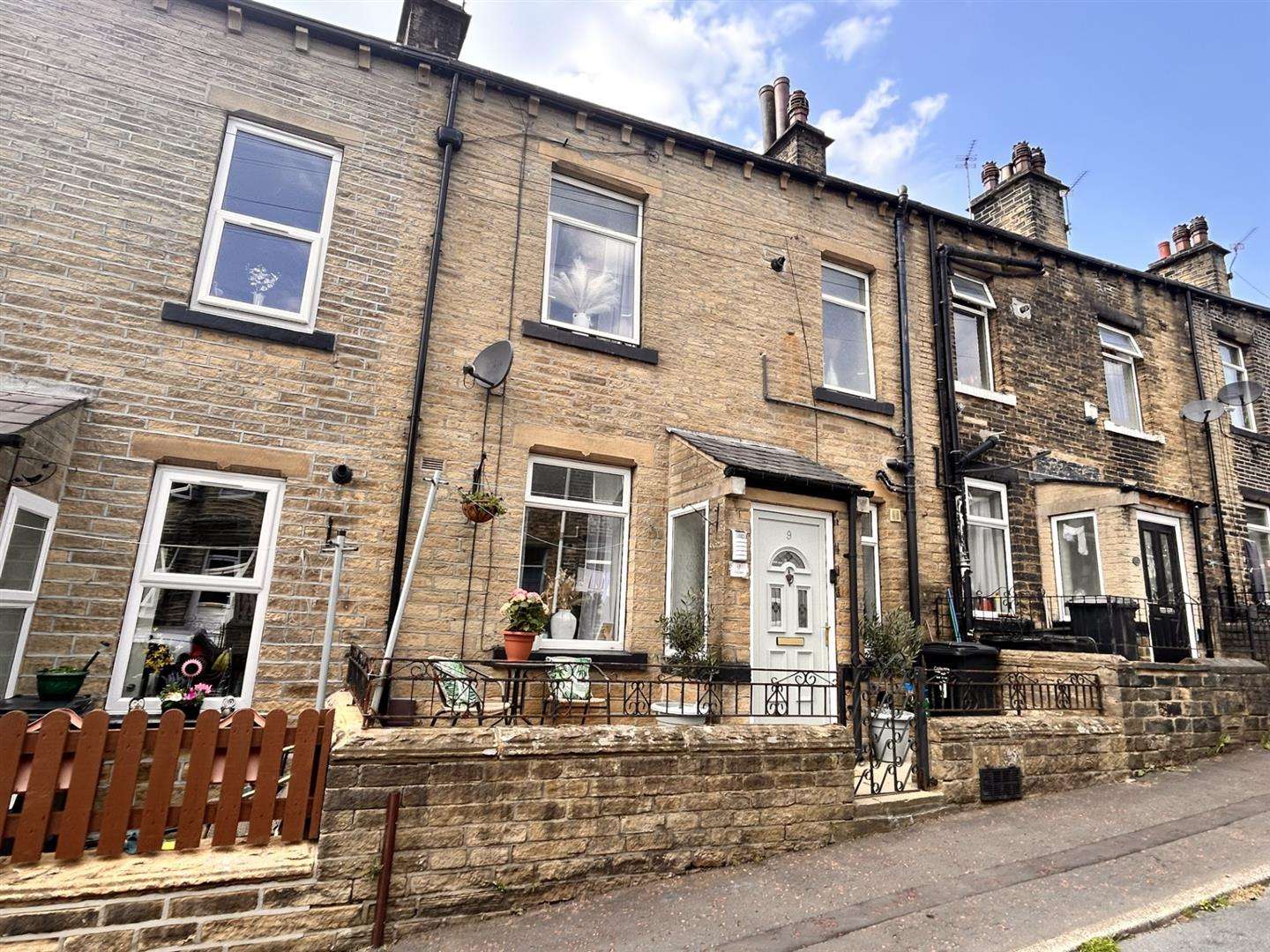 2 bedroom Terraced House Under Offer