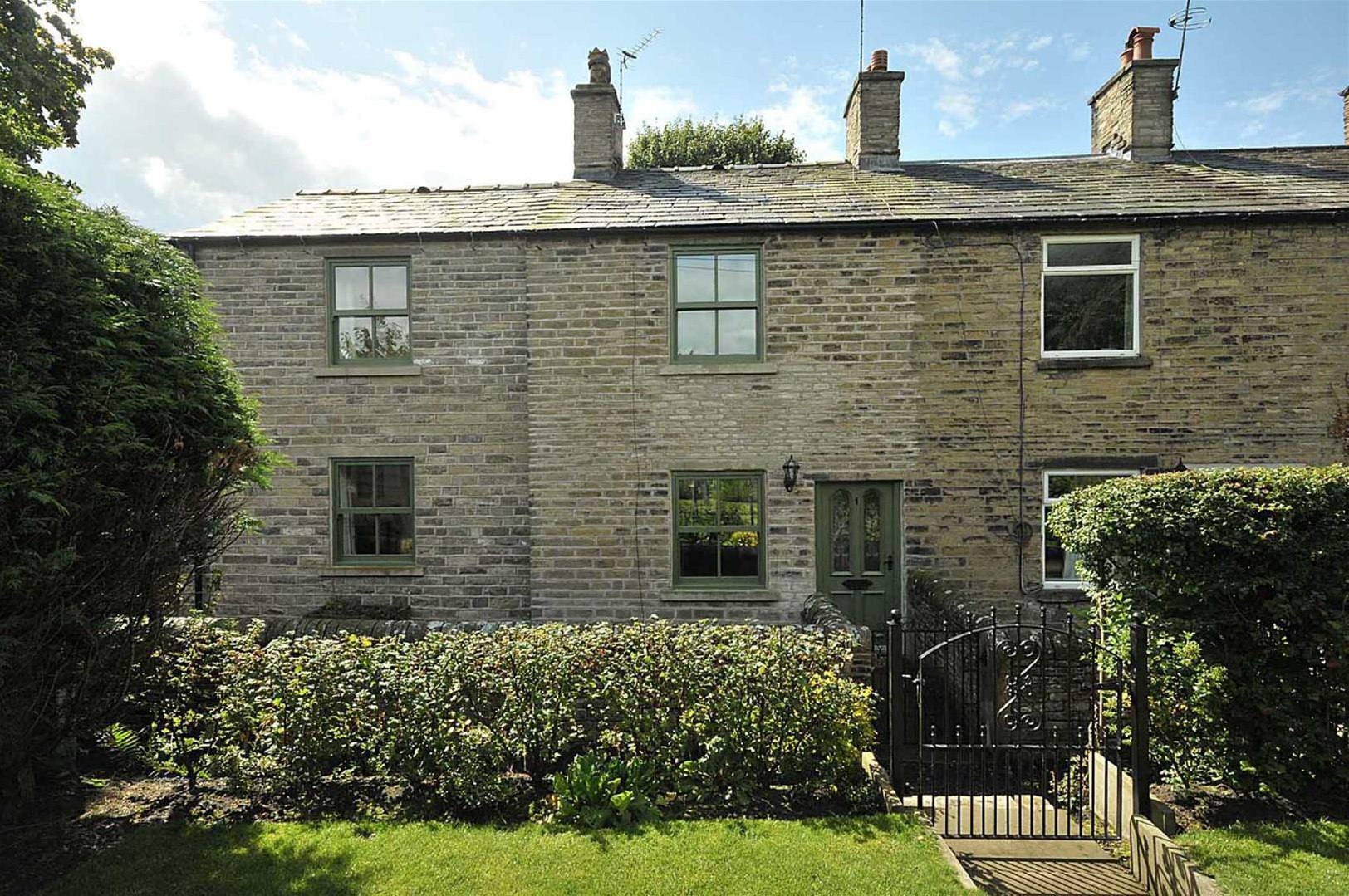 3 bedroom End of terrace house Let