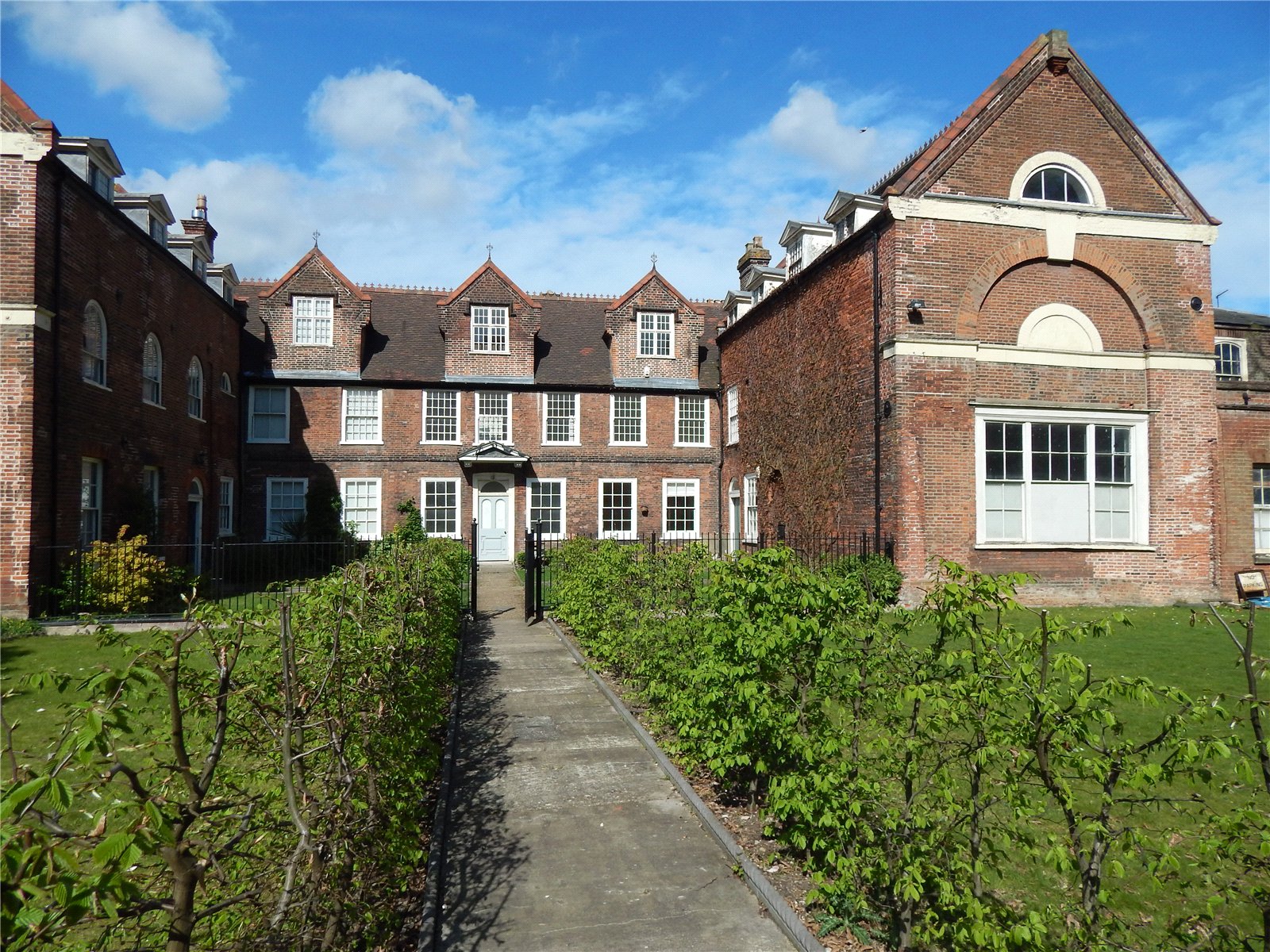 5 bedroom House (unspecified) For Sale