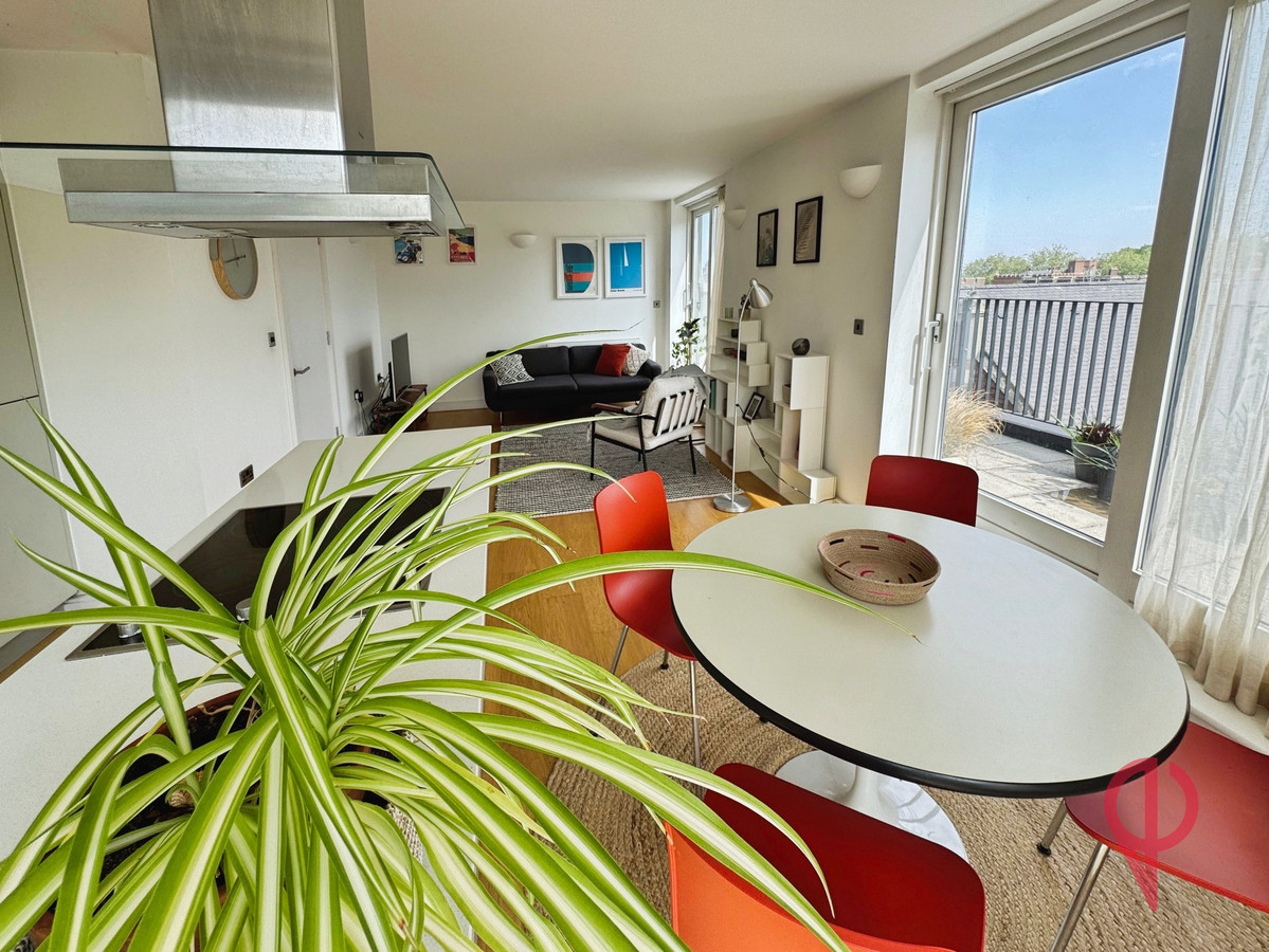 2 bedroom Terraced House To Let