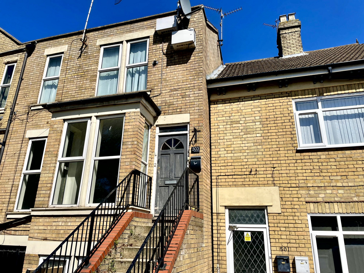2 bedroom Flat To Let