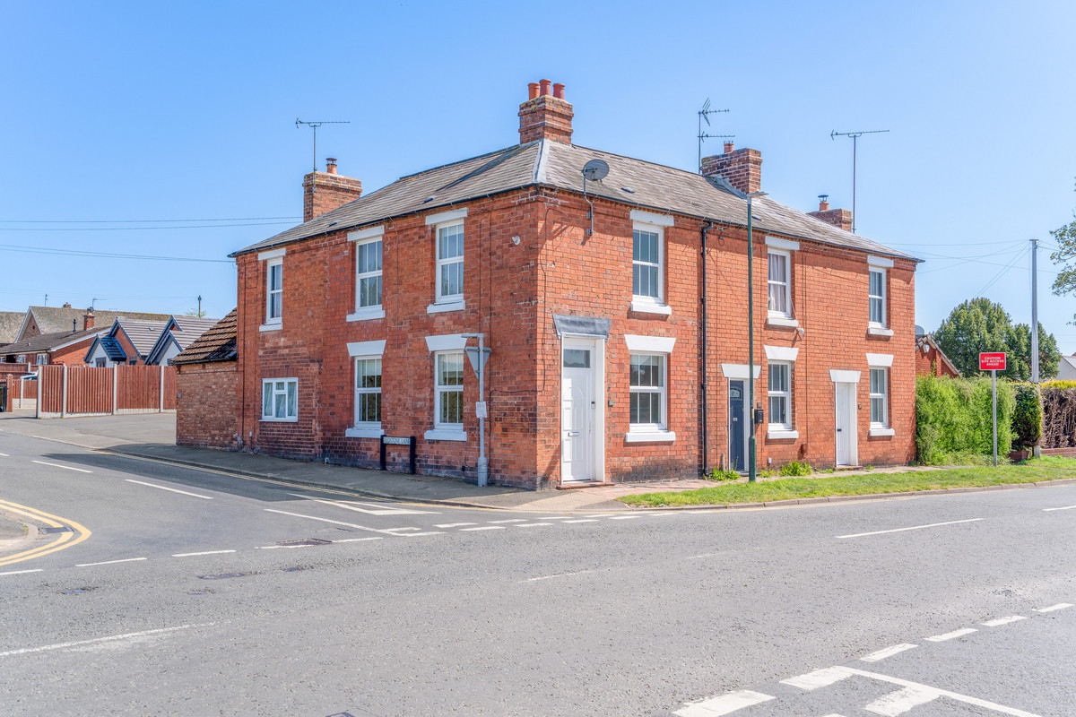 2 bedroom Semi-detached house For Sale