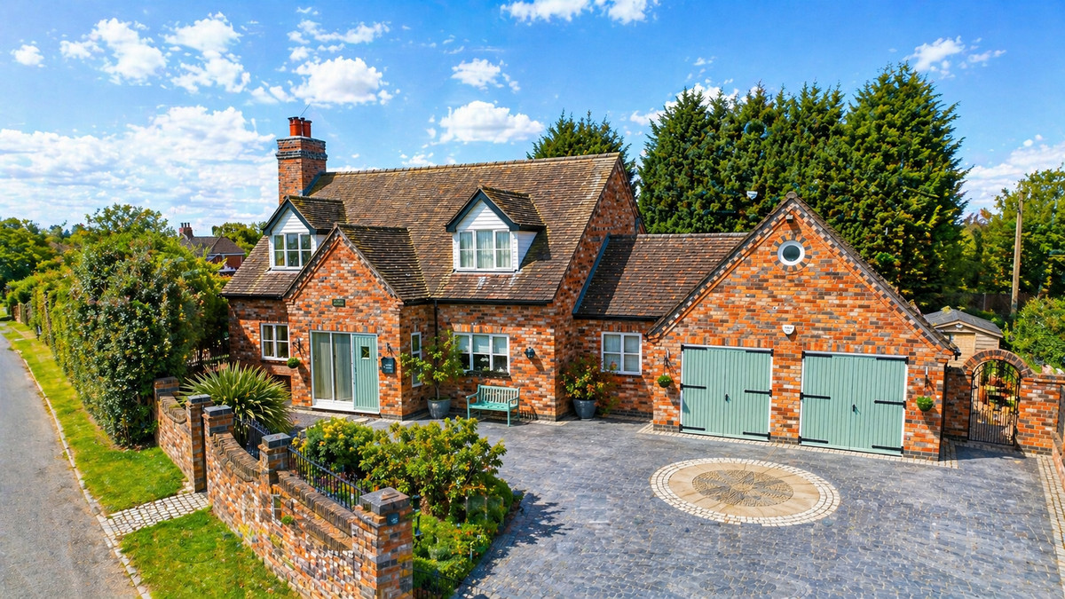 4 bedroom Detached house For Sale