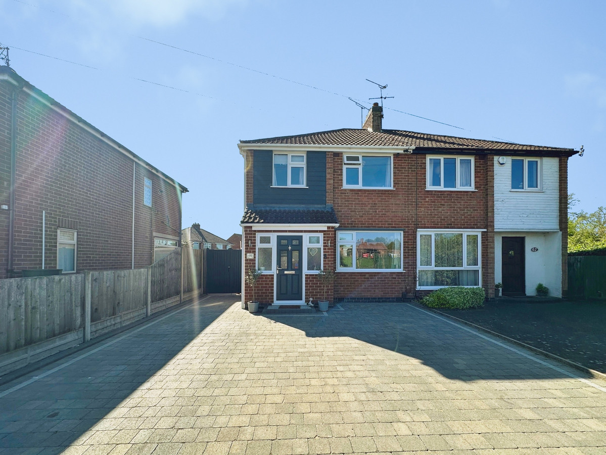 3 bedroom Semi-detached house For Sale