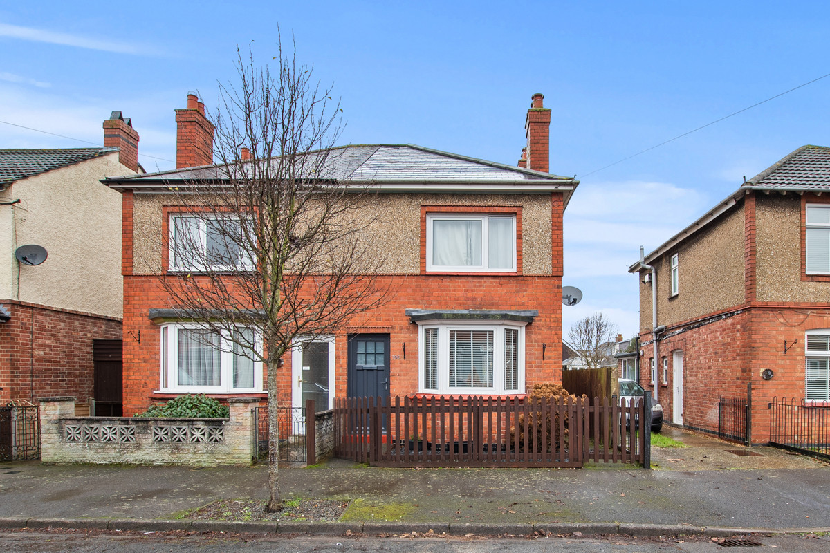 3 bedroom Semi-detached house For Sale